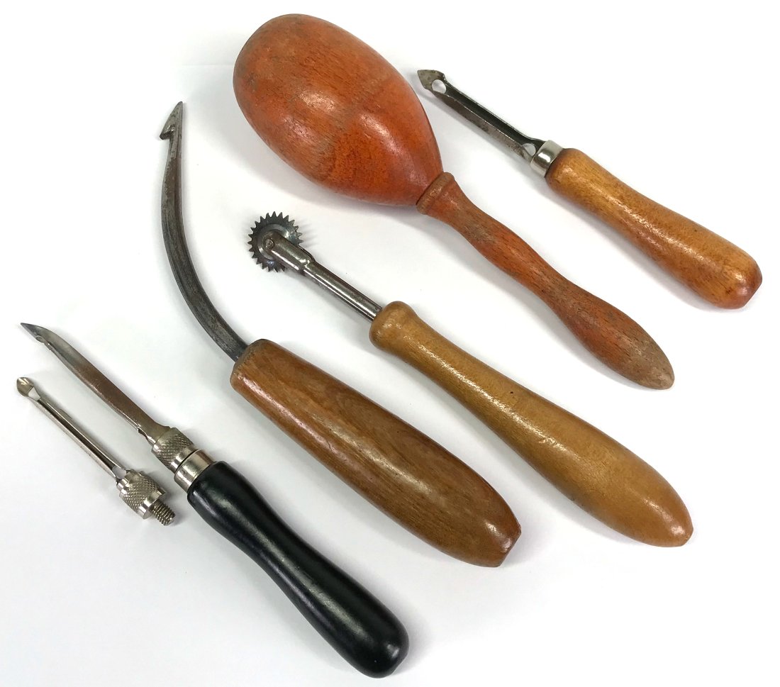 Vintage darning egg with handle + other sewing & crafting tools. (1 of 5)