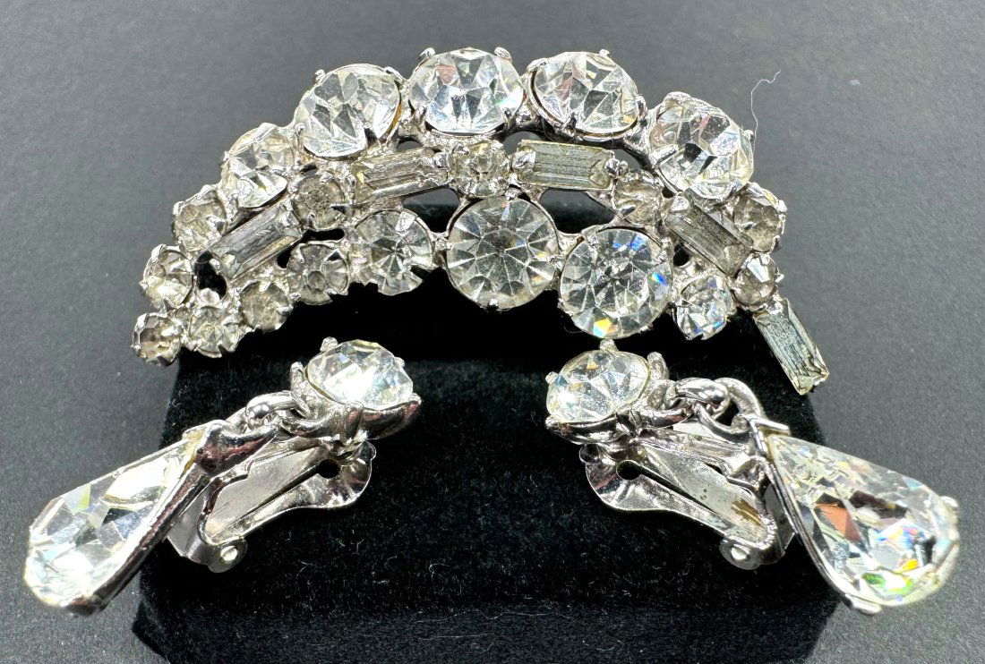 Vintage crystals silvertone metal feather brooch &  Bogoff clip earrings. (1 of 10)