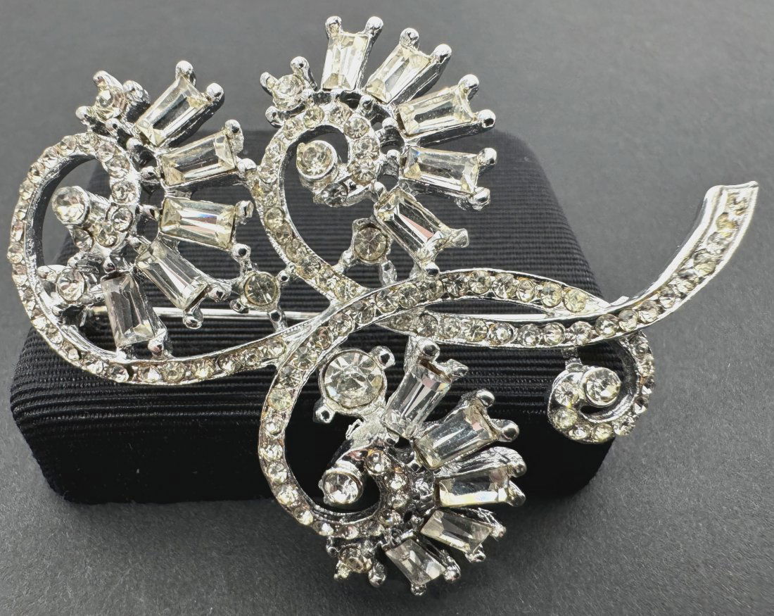 Vintage clear crystals & rhinestones silvertone flowers pin brooch (1 of 7)