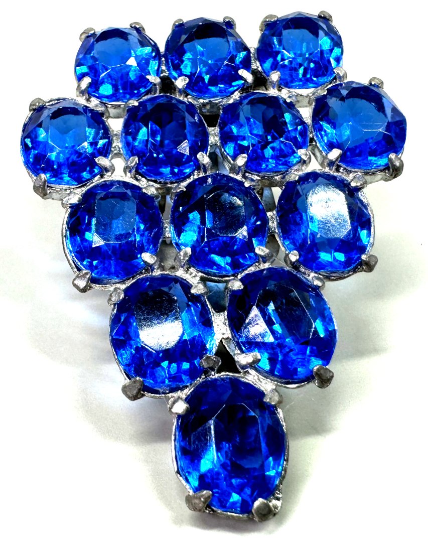 Antique art deco open back blue crystals silvertone large clip brooch: Antique art deco open back blue crystals silvertone large clip brooch. Unmarked. For measures please refer to the pictures that were taken with a measuring tape. Weight: 20 Grams. This is a NO RESERVE