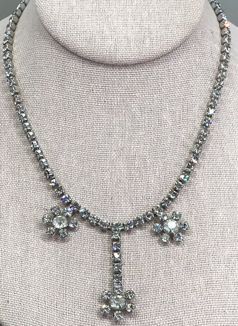 Vintage Garne Jewelry rhinestones silvertone dangling flowers collar necklace. Signed: Vintage Garne Jewelry clear rhinestones silvertone metal dangling flowers collar necklace. Signed. For measures please refer to the picture taken with a measuring tape. Weight: 17 Grams. This is a NO 