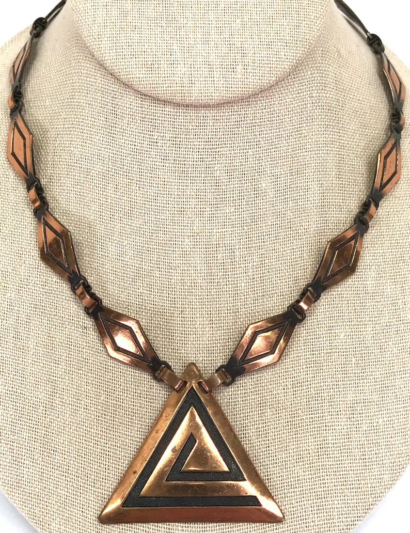 Vintage MCM copper choker necklace.: Vintage MCM copper choker necklace. Unmarked. For measures please refer to the picture taken with a measuring tape. Weight: 30 Grams. This is a NO RESERVE AUCTION: there are no hidden or confidential 