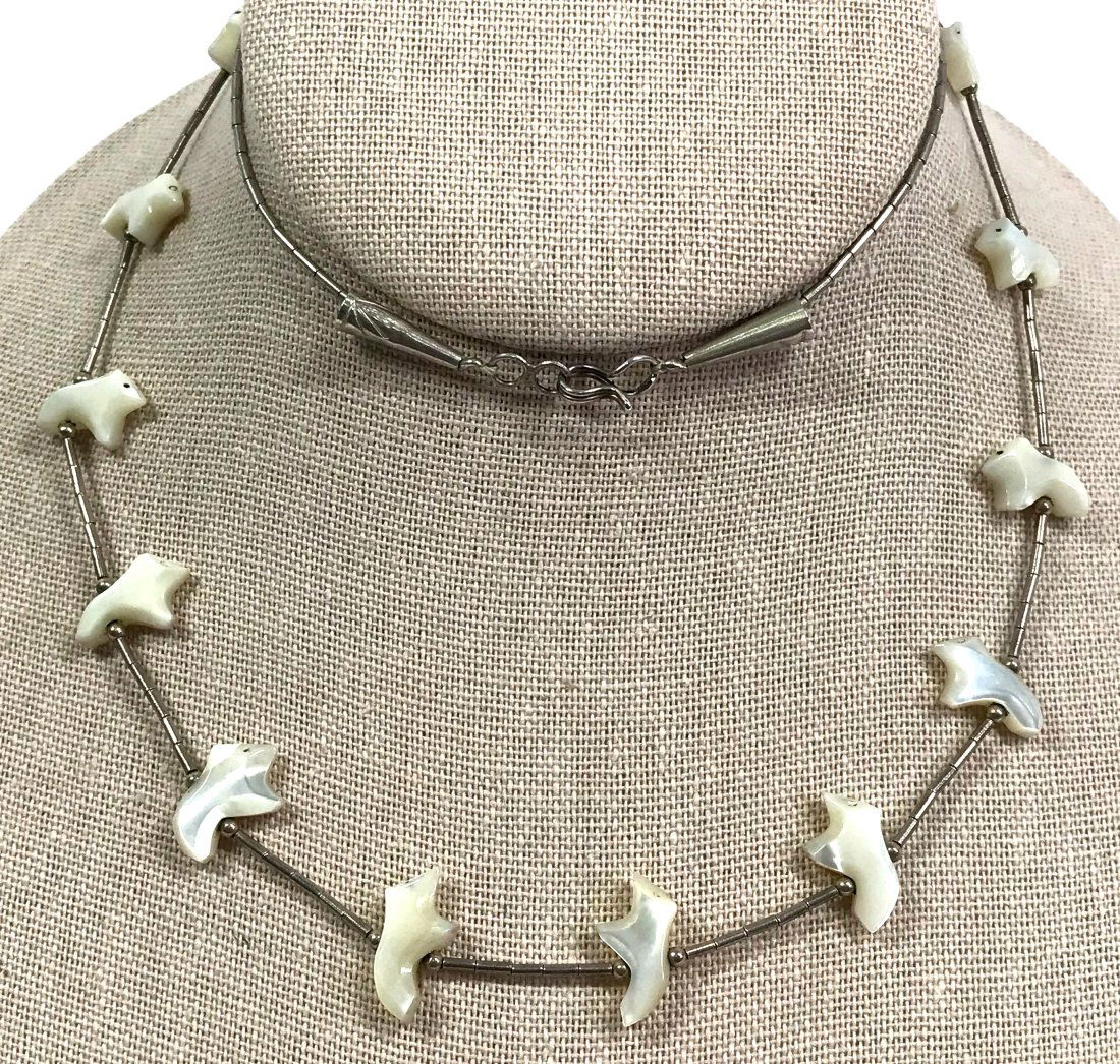 Vintage Native American MOP Fetish Liquid Silver Necklace. (1 of 13)