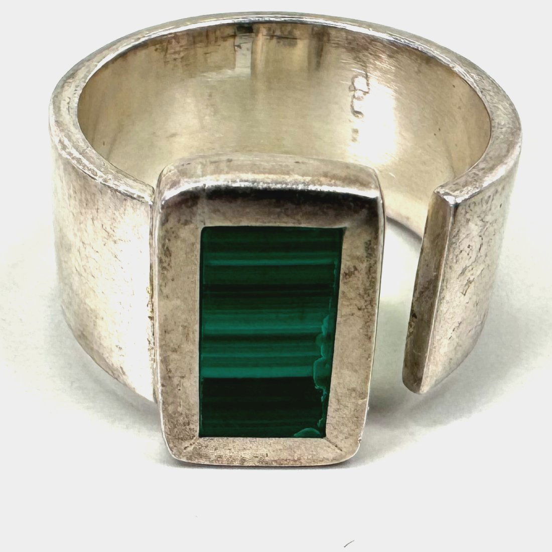 Vintage modernist  inlaid malachite sterling silver adjustable ring. (1 of 8)