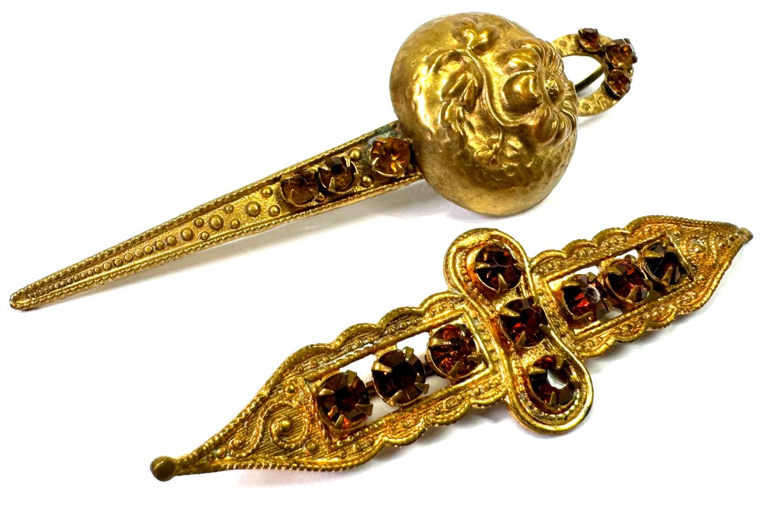 Antique Edwardian jeweled crystals goldtone metal stick pins .: Antique jeweled crystals goldtone metal stick pin. Unmarked. For measures please refer to the picture taken with a measuring tape. Weight : 12 Grams all. This is a NO RESERVE AUCTION: there are no hid