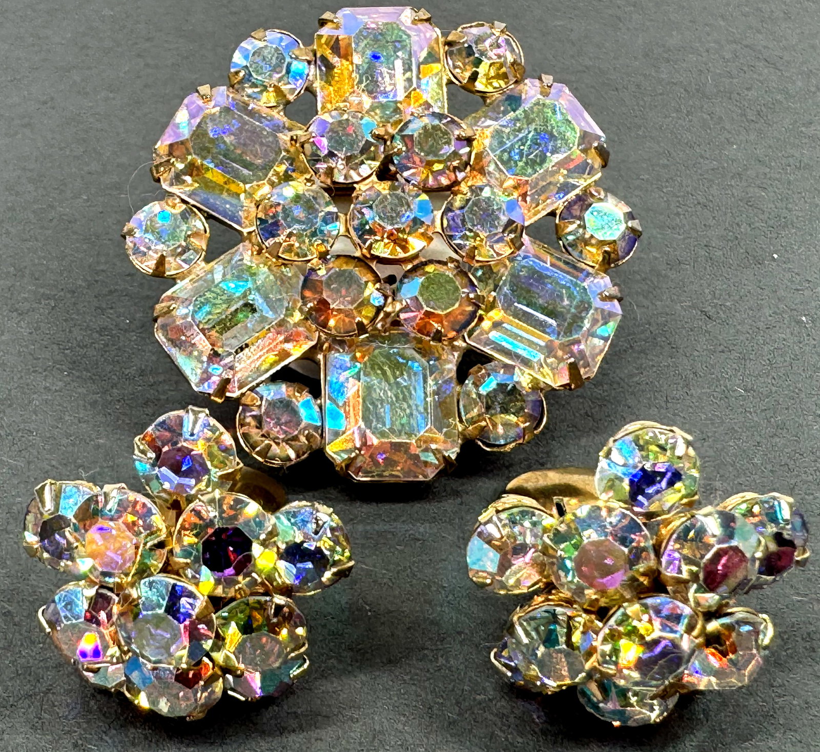 Vintage Weiss AB crystals goldtone metal flower  brooch & earrings. (1 of 9)