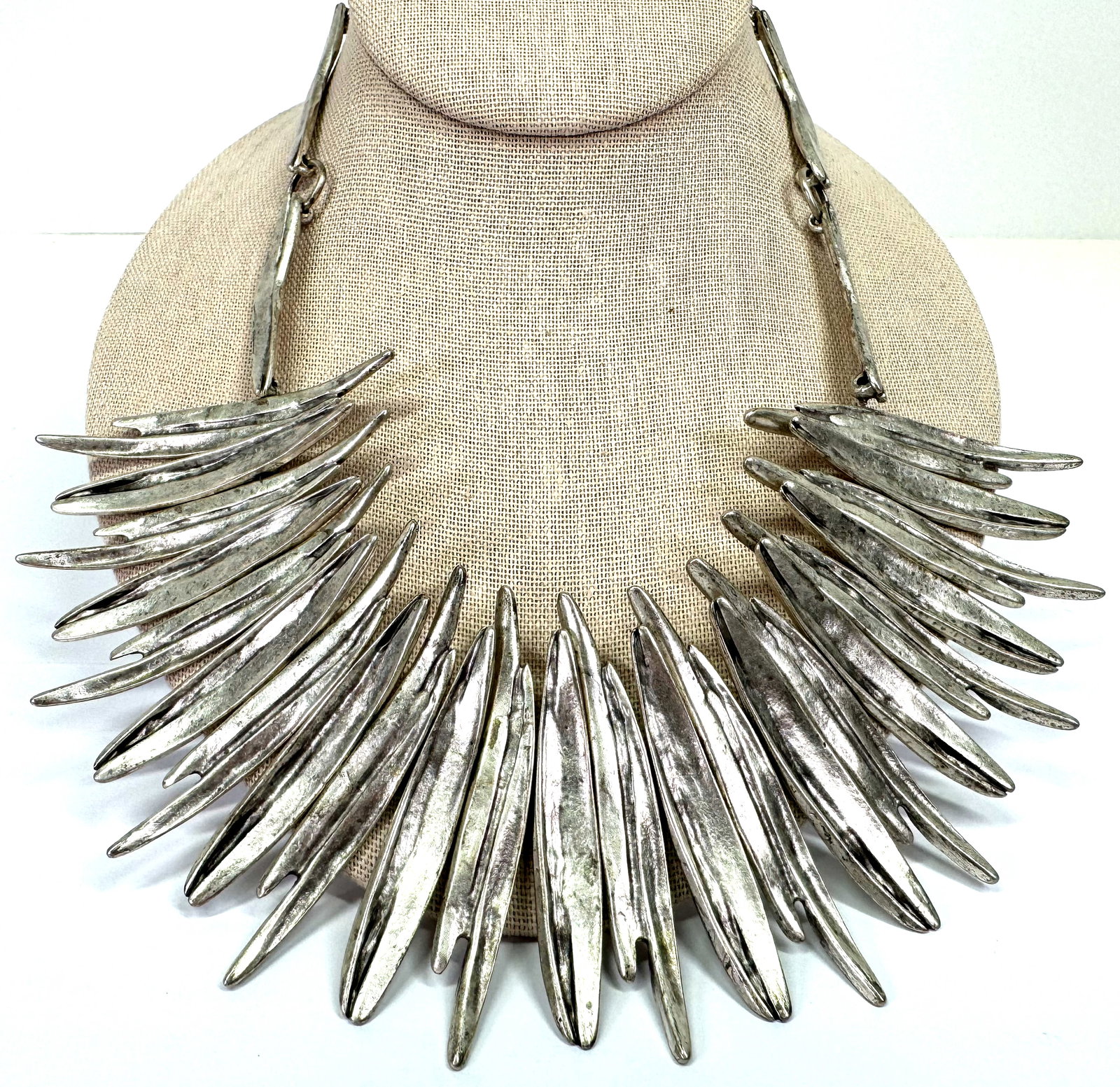 Vintage Turkish coin clasp leaves silvertone metal bib necklace: Vintage Turkish coin clasp leaves silvertone metal bib necklace . Unmarked. For measures please refer to the picture taken with a measuring tape. Weight: 135 Grams. This is a NO RESERVE AUCTION: there