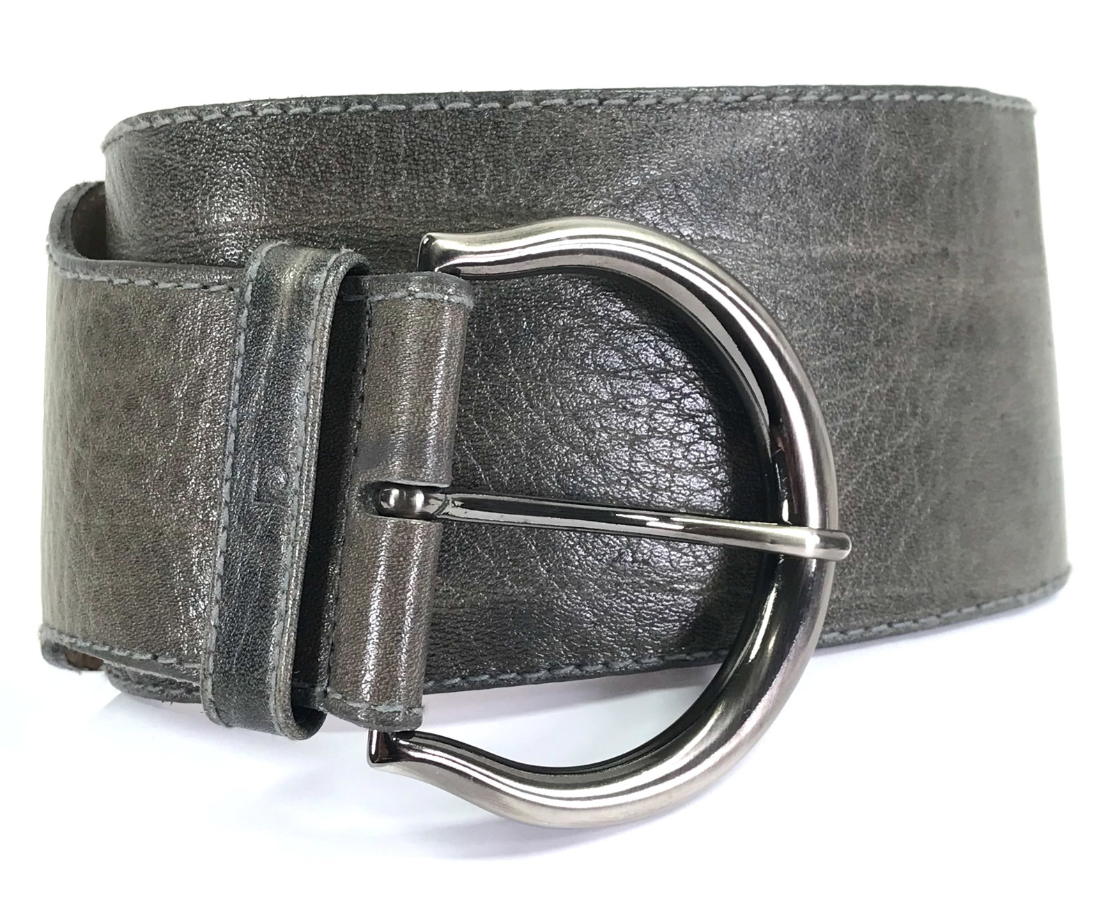 Vintage Pierre Cardin Gray Leather Belt: Vintage Pierre Cardin Gray Leather Belt. P logo stamped on the keeper loop. Marked Pierre Cardin, M29, Shrunken Grain Cowhide,Cowhide Lined. Stamped Haiti. Dark silvertone metal buckle. For measures p
