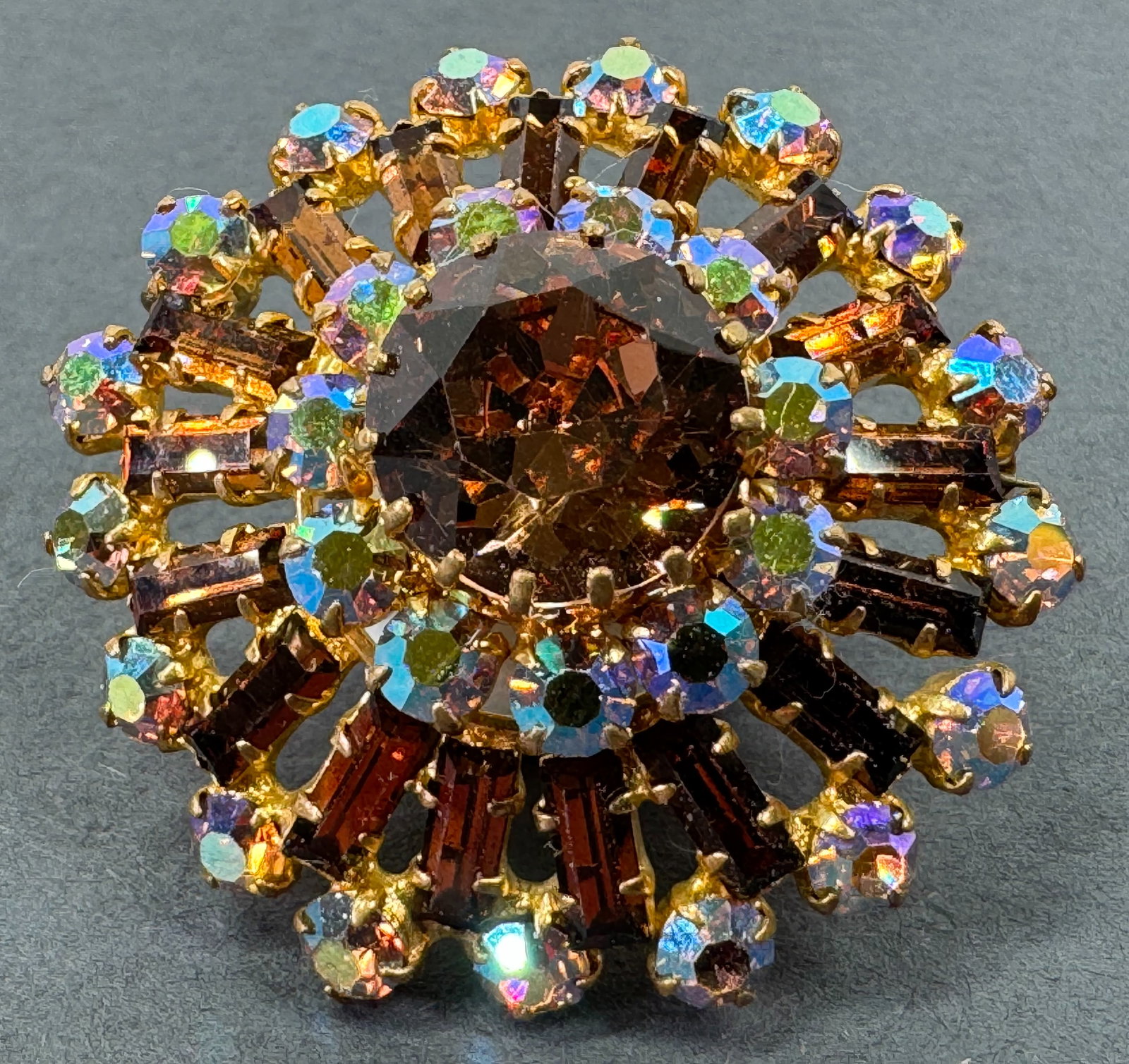 Vintage Austria AB & brownish crystals goldtone metal flower medallion pin brooch. (1 of 8)