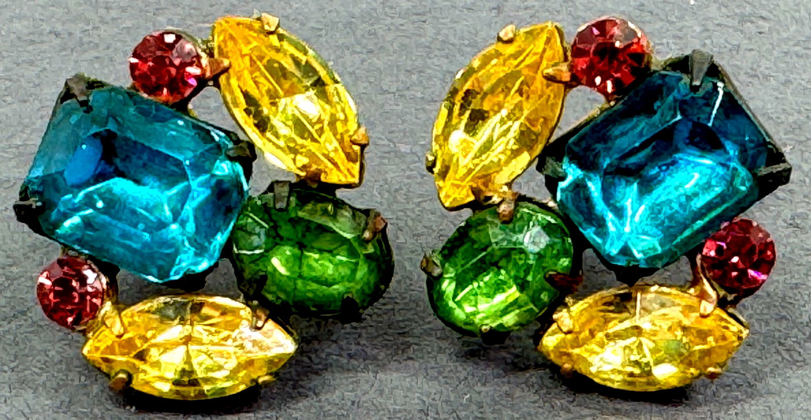 Vintage Coro color crystals goldtone metal screw back earrings (1 of 5)