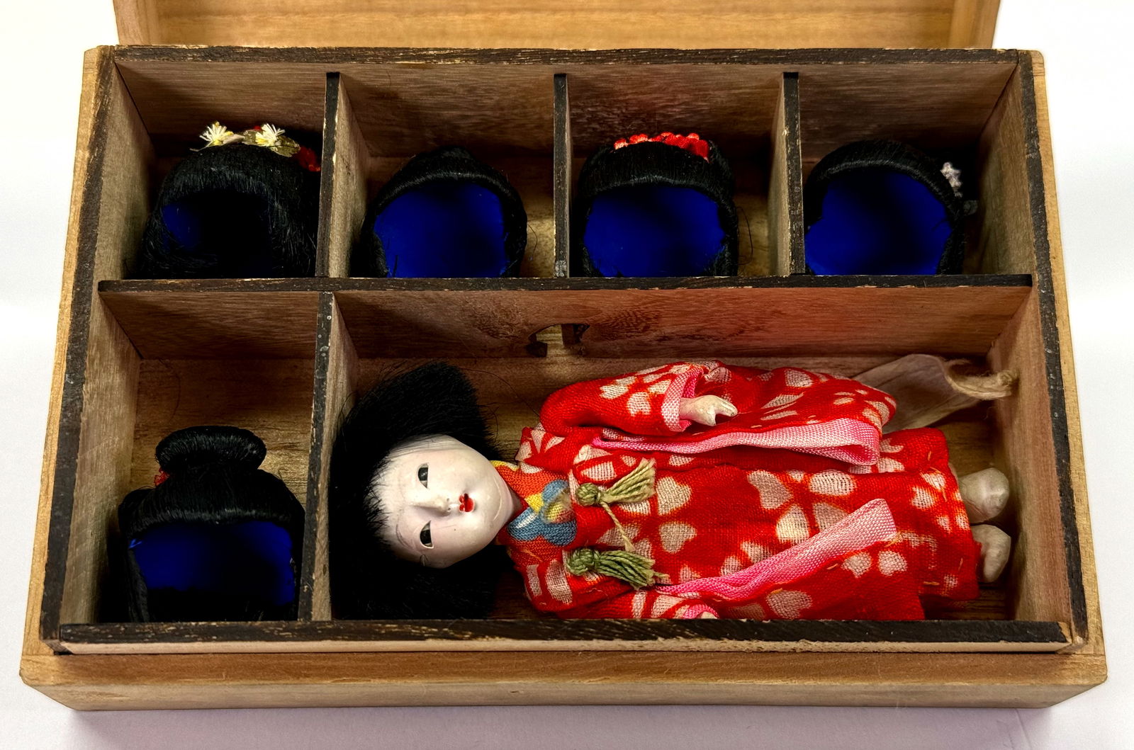 Vintage Japanese Doll with 5 Wigs In Wooden Box. Paper label Silk Store, Kobe Bazaar (1 of 14)