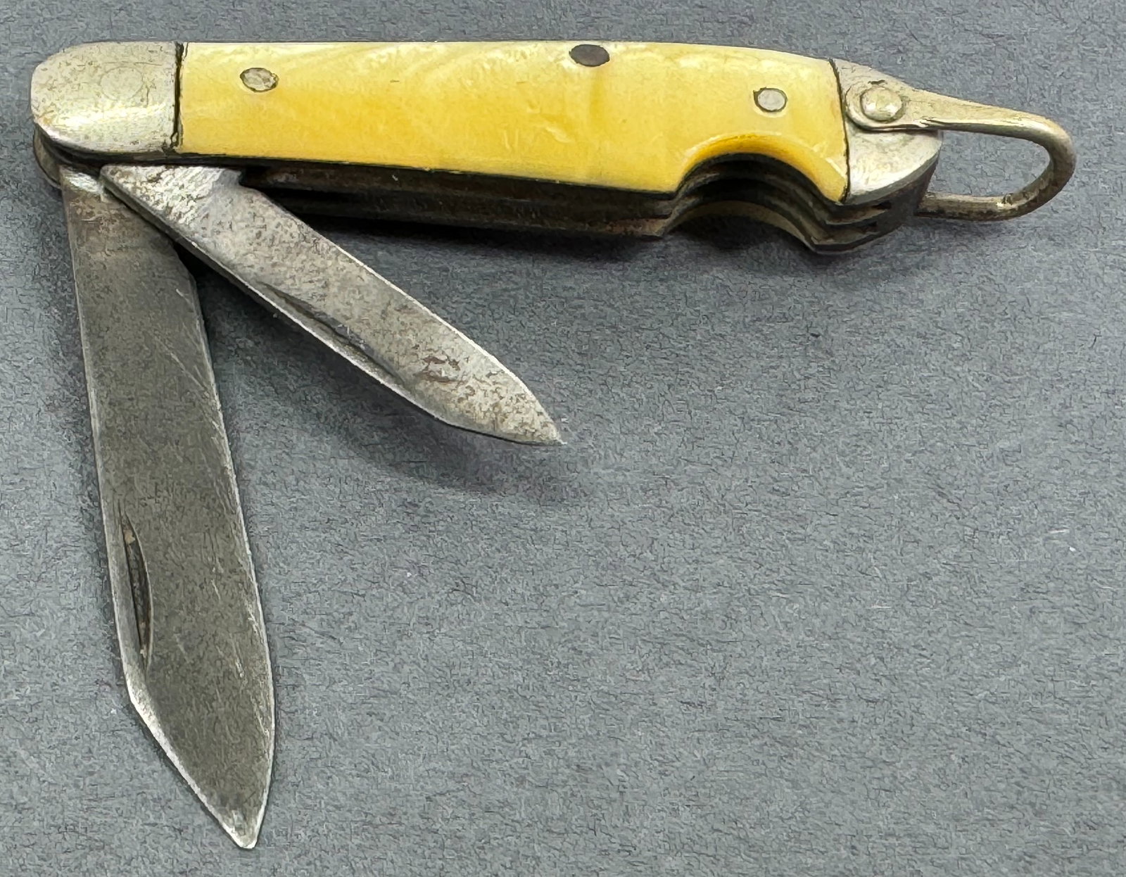 Antique celluloid inlaid silvertone metal double bladed miniature pocket knife fob (1 of 8)