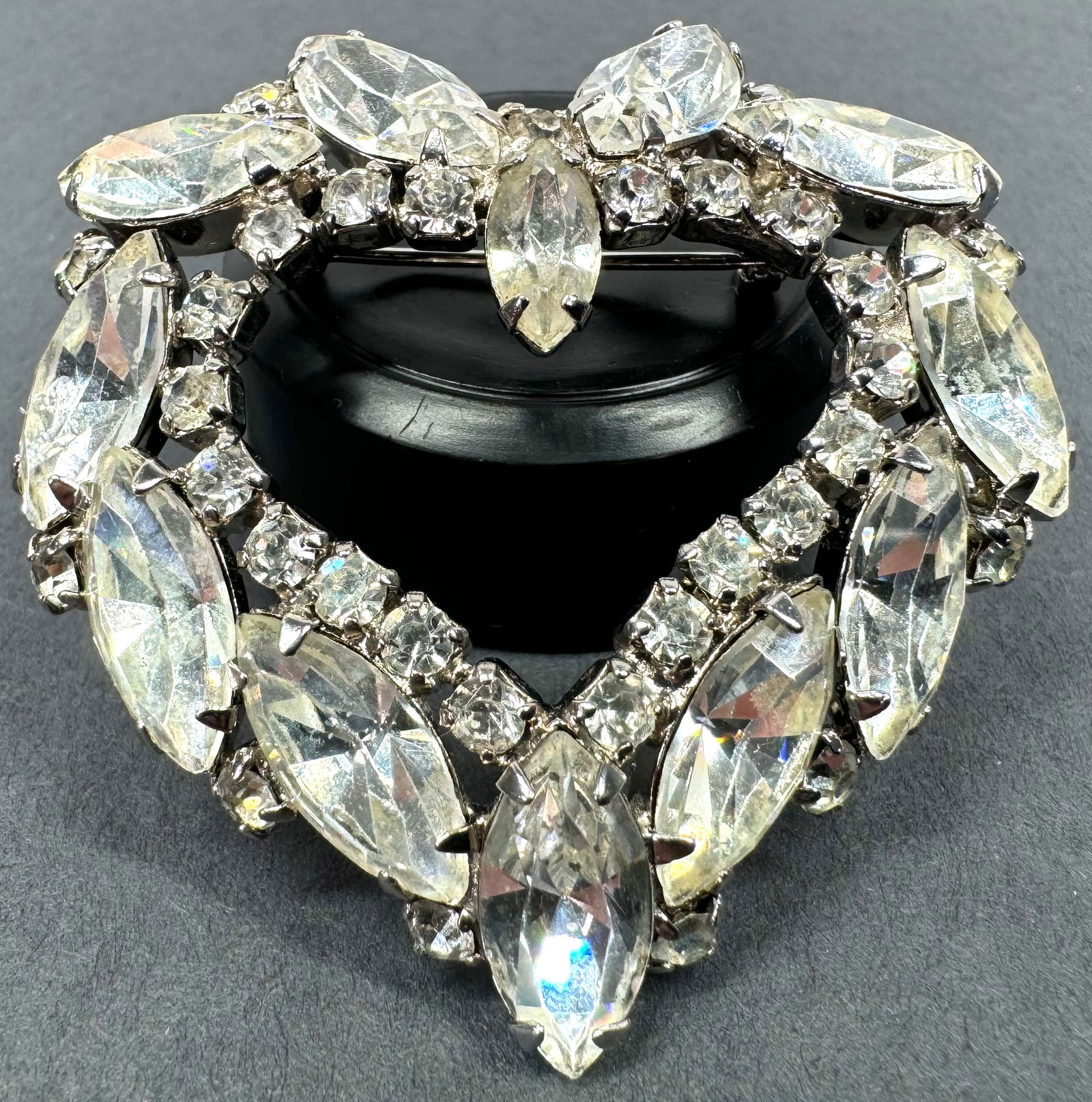 Vintage Juliana style clear crystals silvertone metal heart pin brooch (1 of 7)