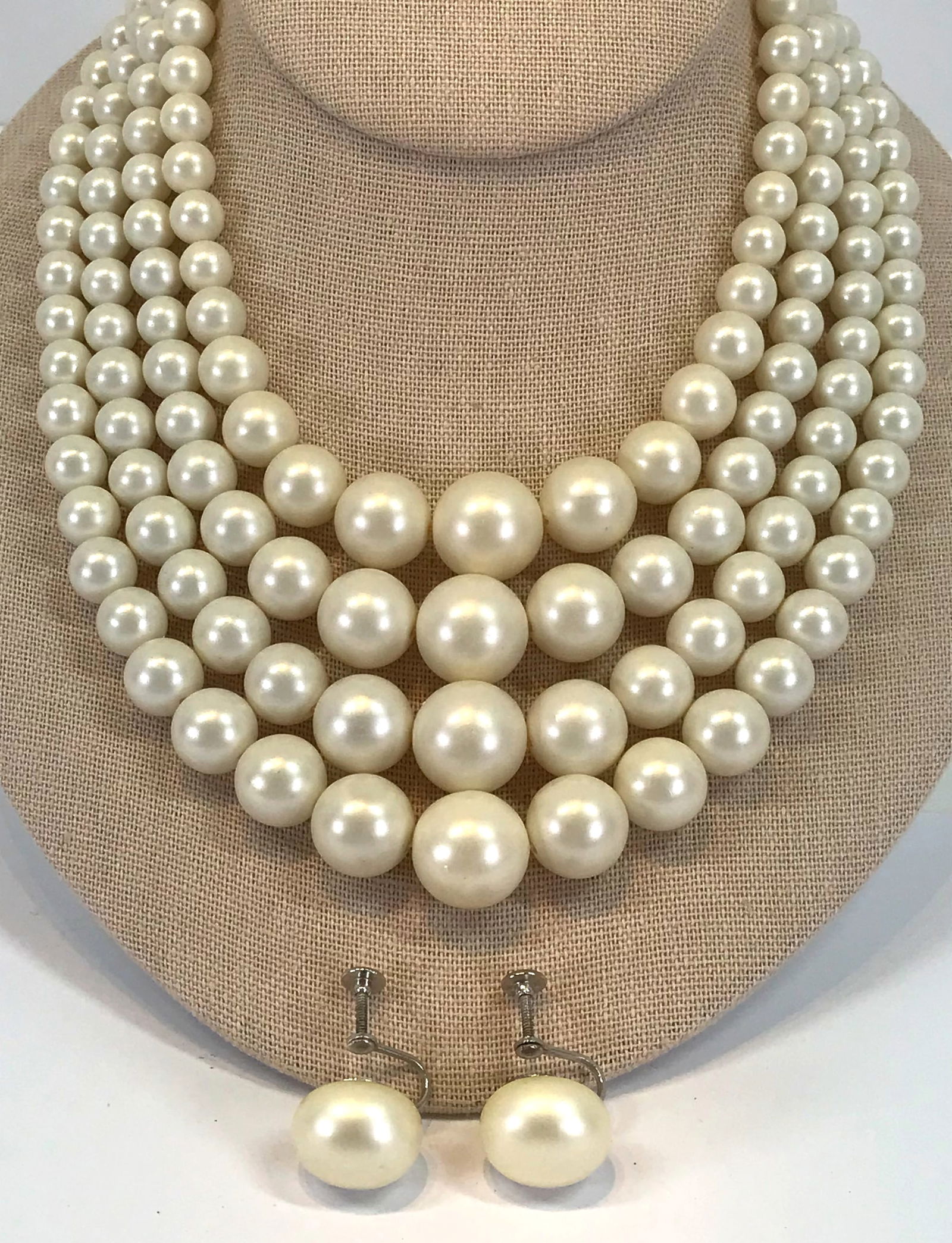 Vintage White Pearly Beaded Necklace & Earrings Set. (1 of 10)
