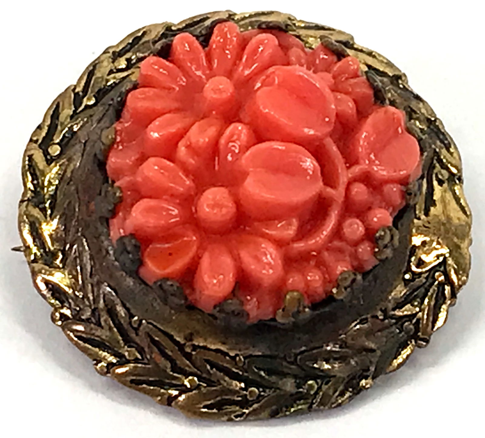 Vintage coral celluloid flowers goldtone brooch (1 of 5)
