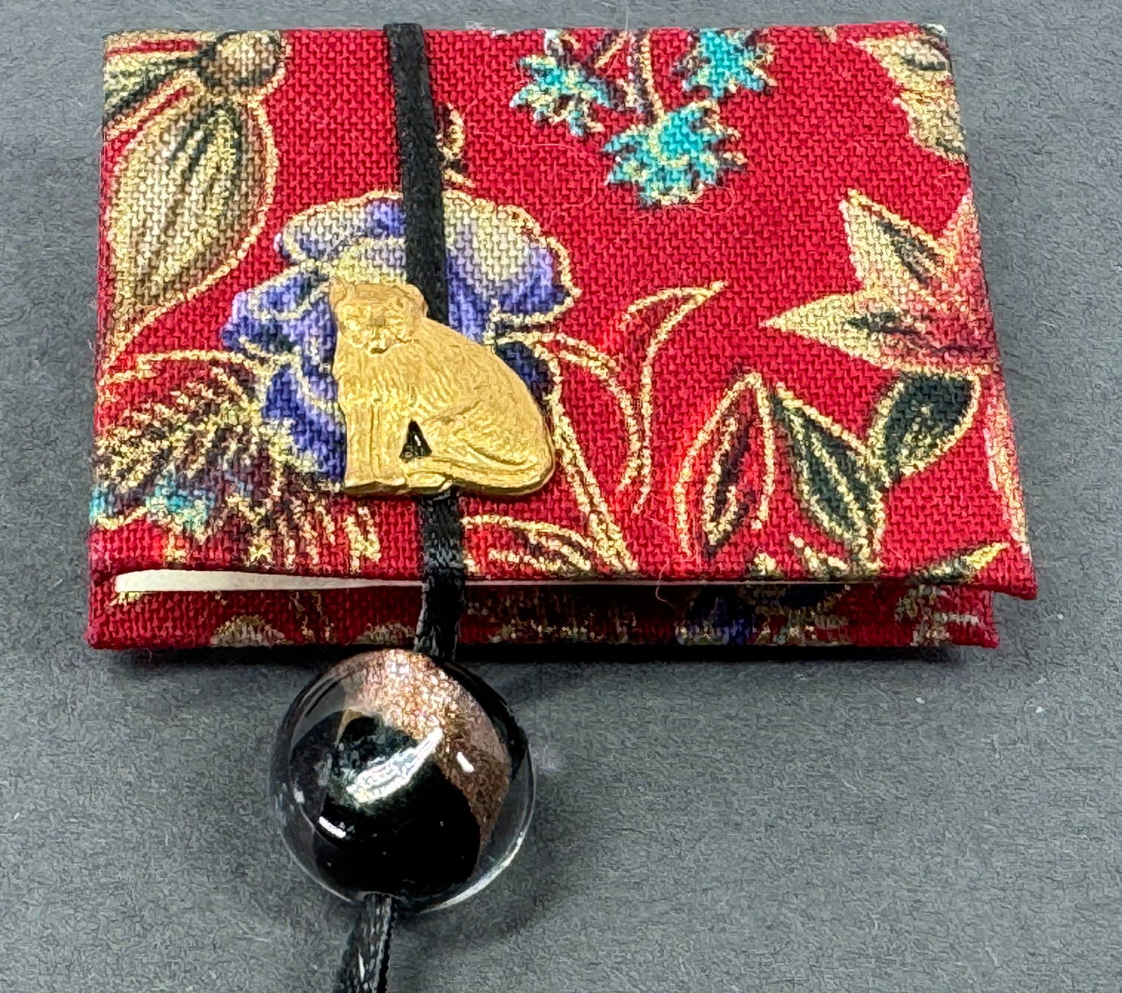 Vintage japanese goldtone metal cat kitten book pin brooch "Cats don't want everyone love........... (1 of 16)