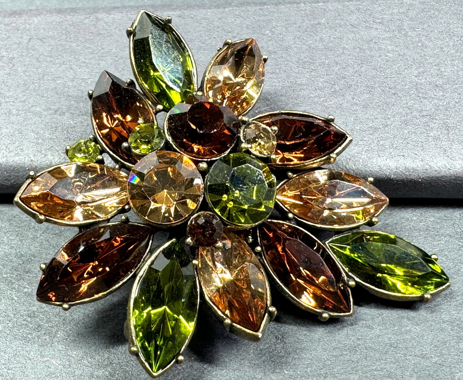 Vintage 80s fall color crystals broze color metal flower and leaves pin brooch (1 of 7)