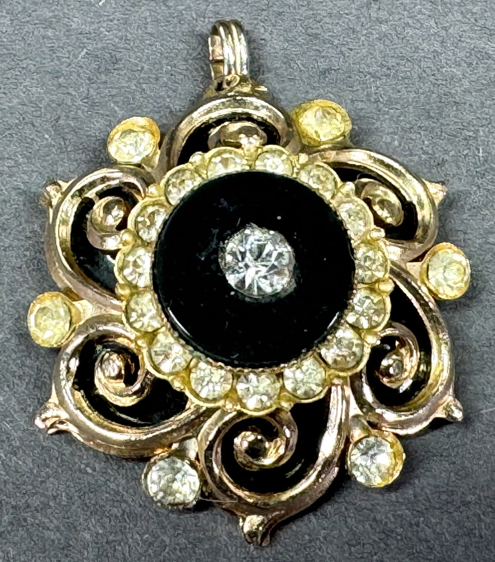Vintage Coro Style black lucite & enamel clear rhinestones goldtone metal flower pendant.: Vintage Coro Style black lucite & enamel clear rhinestones goldtone metal flower pendant. For measures please refer to the pictures taken with a measuring tape. Weight: 15 Grams. This is a NO RESERVE