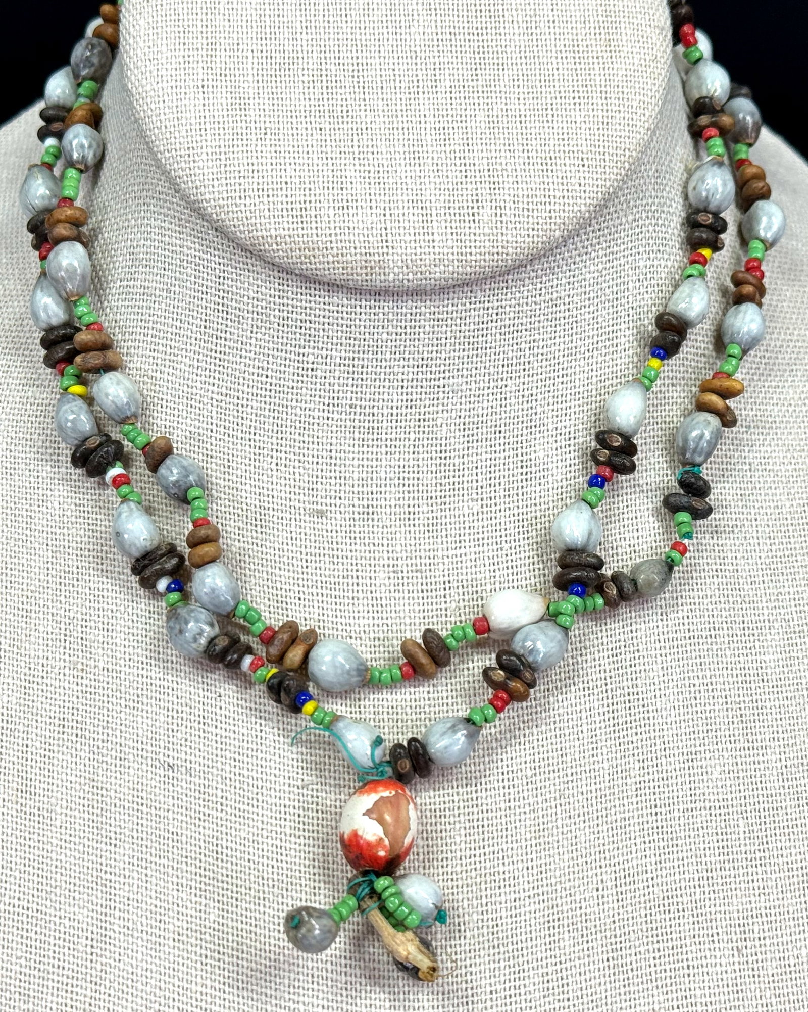 Vintage ethnic glass beads and seeds necklace.: Vintage ethnic glass beads and seeds necklace. For measures please refer to the pictures taken with a measuring tape. Weight: 15 Grams. This is a NO RESERVE AUCTION: there are no hidden or confidentia