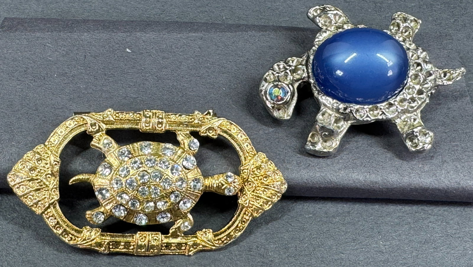 Vintage silvertone blue jelly belly & clear rhinestones goldtone turtle pin brooches. (1 of 9)