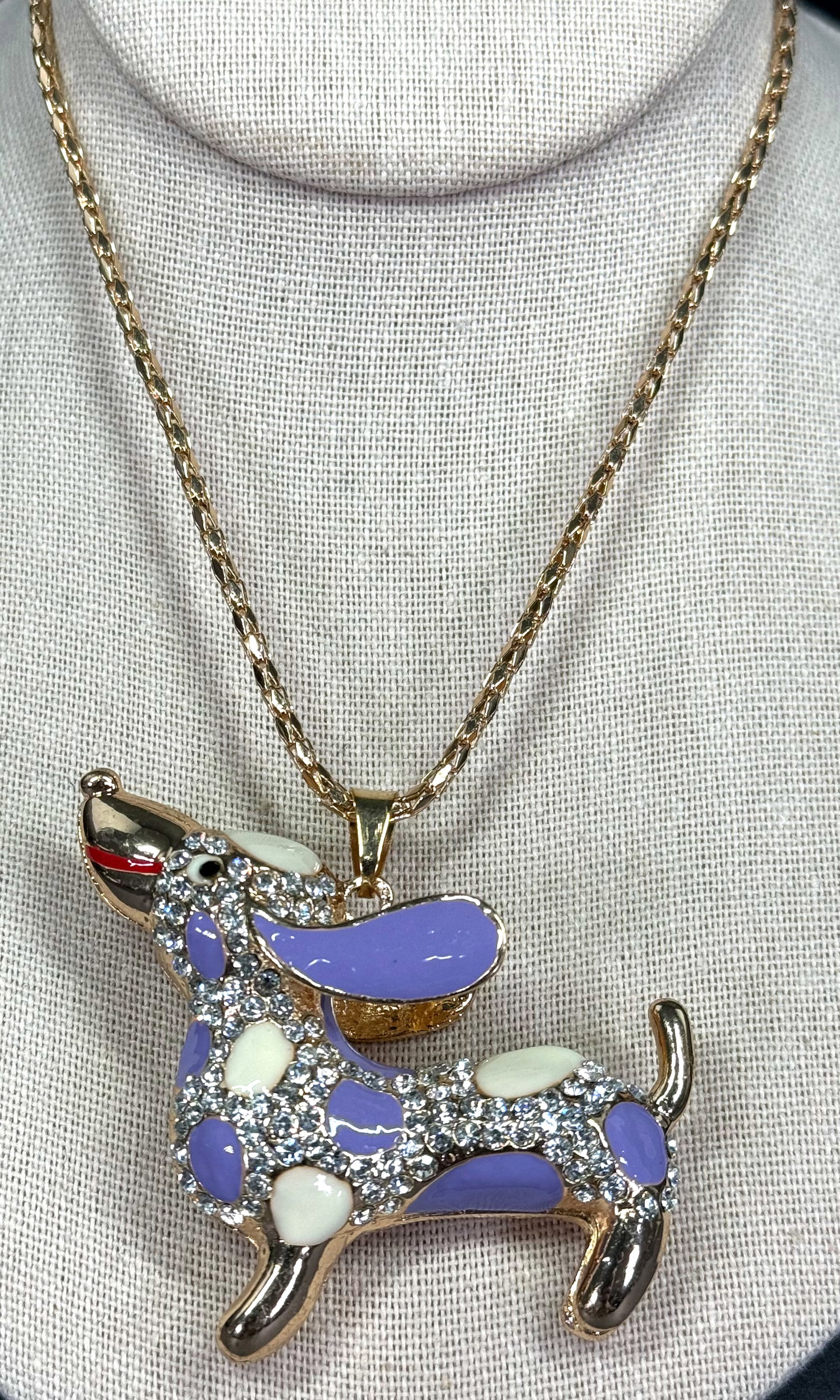 Vintage Betsey Johnson enameled jeweled goldtone metal Dachshund dog necklace.: Vintage Betsey Johnson enameled jeweled goldtone metal Dachshund dog necklace. Chain strap . Marked. For measures please refer to the pictures taken with a measuring tape. Weight: 48 Grams. This is a 