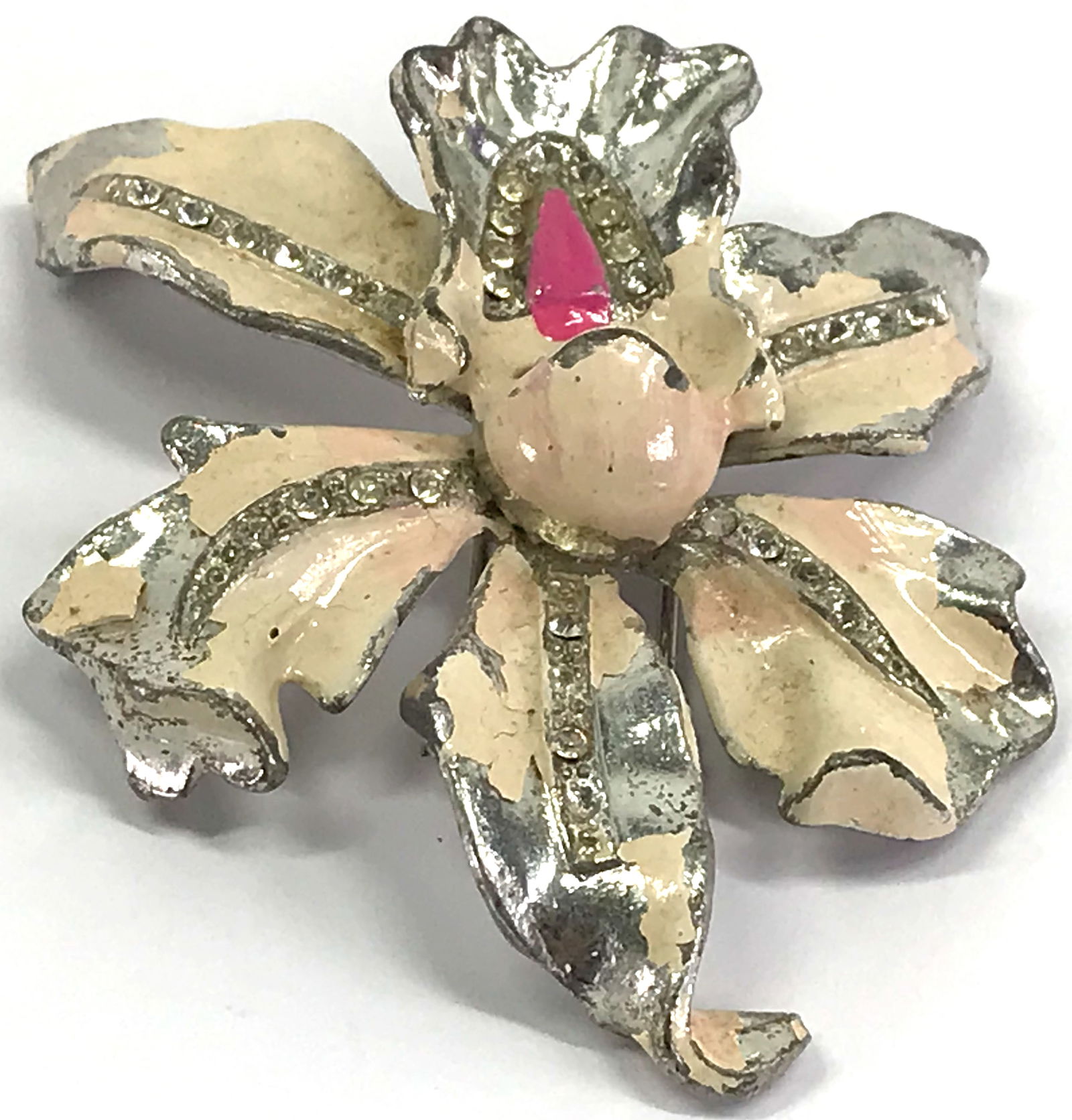 Vintage Coro style enamel rhinestones pot metal flower clip brooch: Vintage Coro style enamel clear rhinestones pot metal flower clip brooch. Unmarked. For measures please refer to the picture taken with a measuring tape. Weight: 26 Grams. This is a NO RESERVE AUCTION