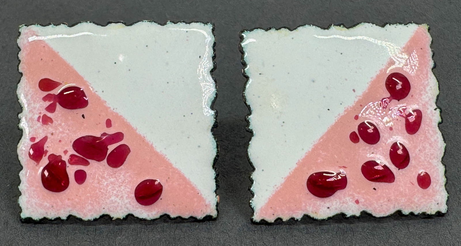 Vintage MCM modernist red , rose & creamy enamel copper screw back earrings. (1 of 4)