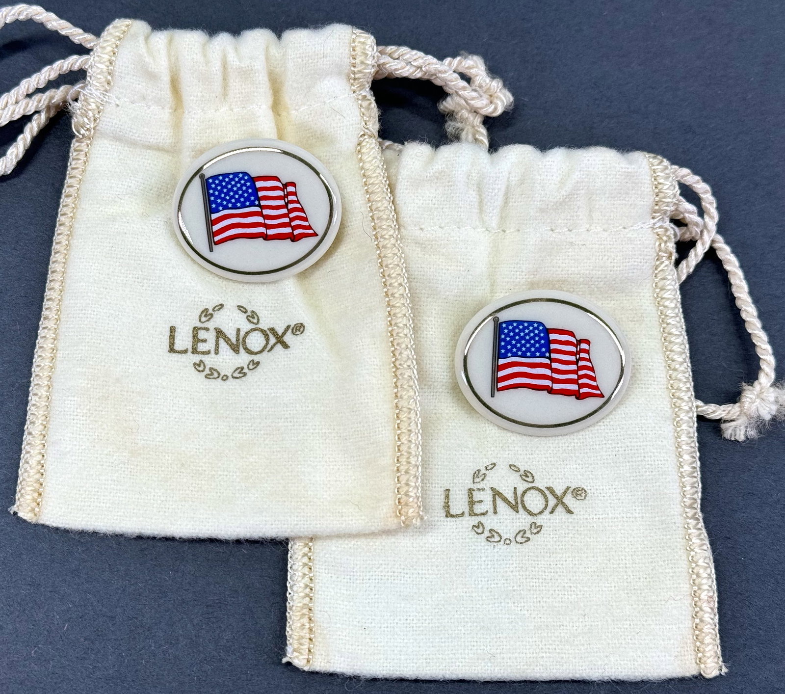 Vintage Lenox U.S. American flag porcelain pin brooch with pouch bag.: Vintage Lenox U.S. American flag porcelain pin brooch with pouch bag. Lot of 2. Marked. For measures please refer to the pictures taken with a measuring tape. Weight: 15 Grams all pouch included This 