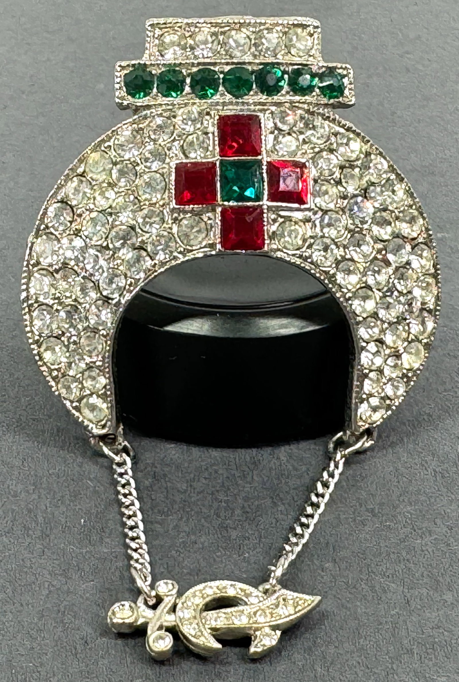 Vintage Ora crystals silvertone Shriner Masonic dangling scimitar pin brooch: Vintage Ora crystals silvertone metal Shriner Masonic dangling scimitar pin brooch. Marked. For measures please refer to the pictures taken with a measuring tape. Weight: 24 Grams. This is a NO RESERV