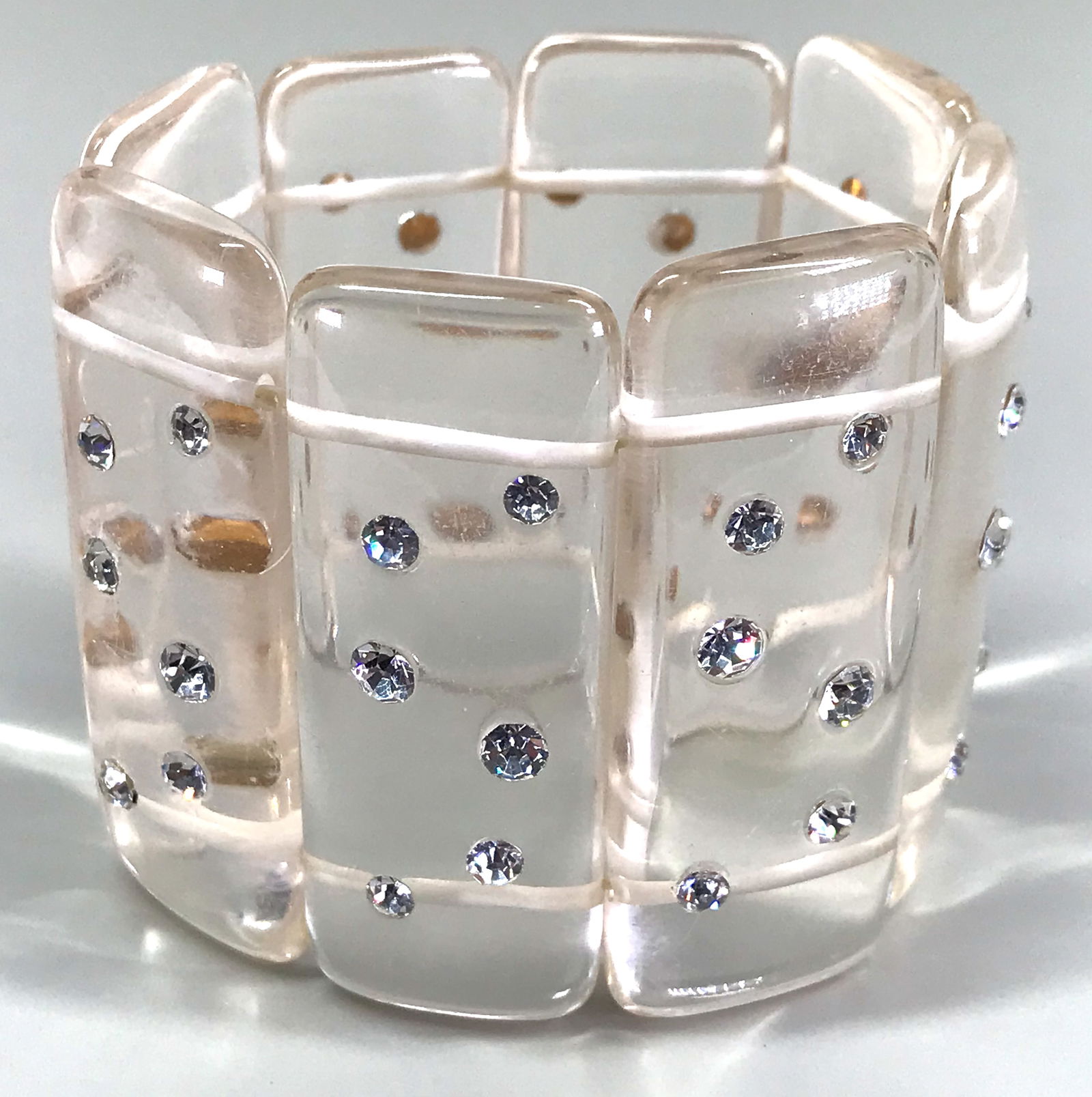 Vintage rhinestones inlaid clear lucite panels elastic bracelet: Vintage rhinestones inlaid clear lucite panels elastic bracelet For measures please refer to the pictures that were taken with a measuring tape. Weight: 48 Grams This is a NO RESERVE AUCTION: there ar