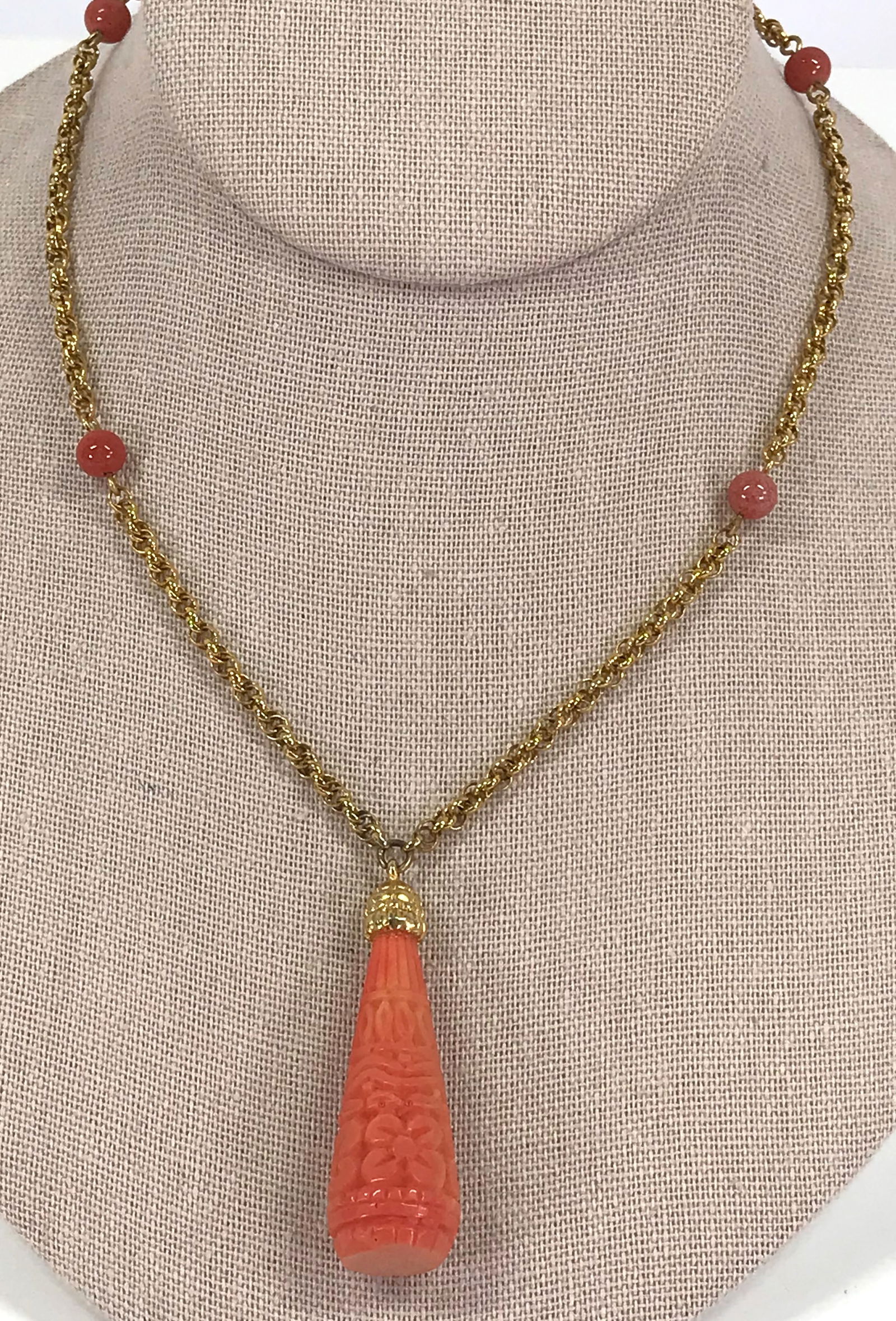 Vintage Coral Color Plastic Pendant Chain Strap Necklace. (1 of 8)