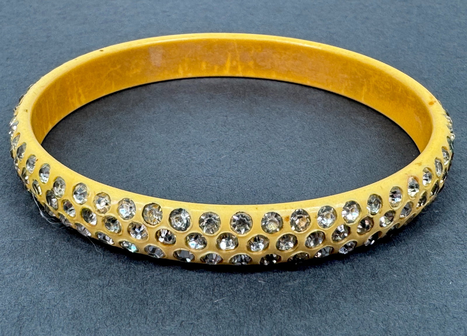 Vintage inlaid rhinestones dark creamy celluloid bracelet bangle: Vintage inlaid rhinestones dark creamy celluloid bracelet bangle. For measures please refer to the picture taken with a measuring tape. Weight : 10 Grams. This is a NO RESERVE AUCTION: there are no hi