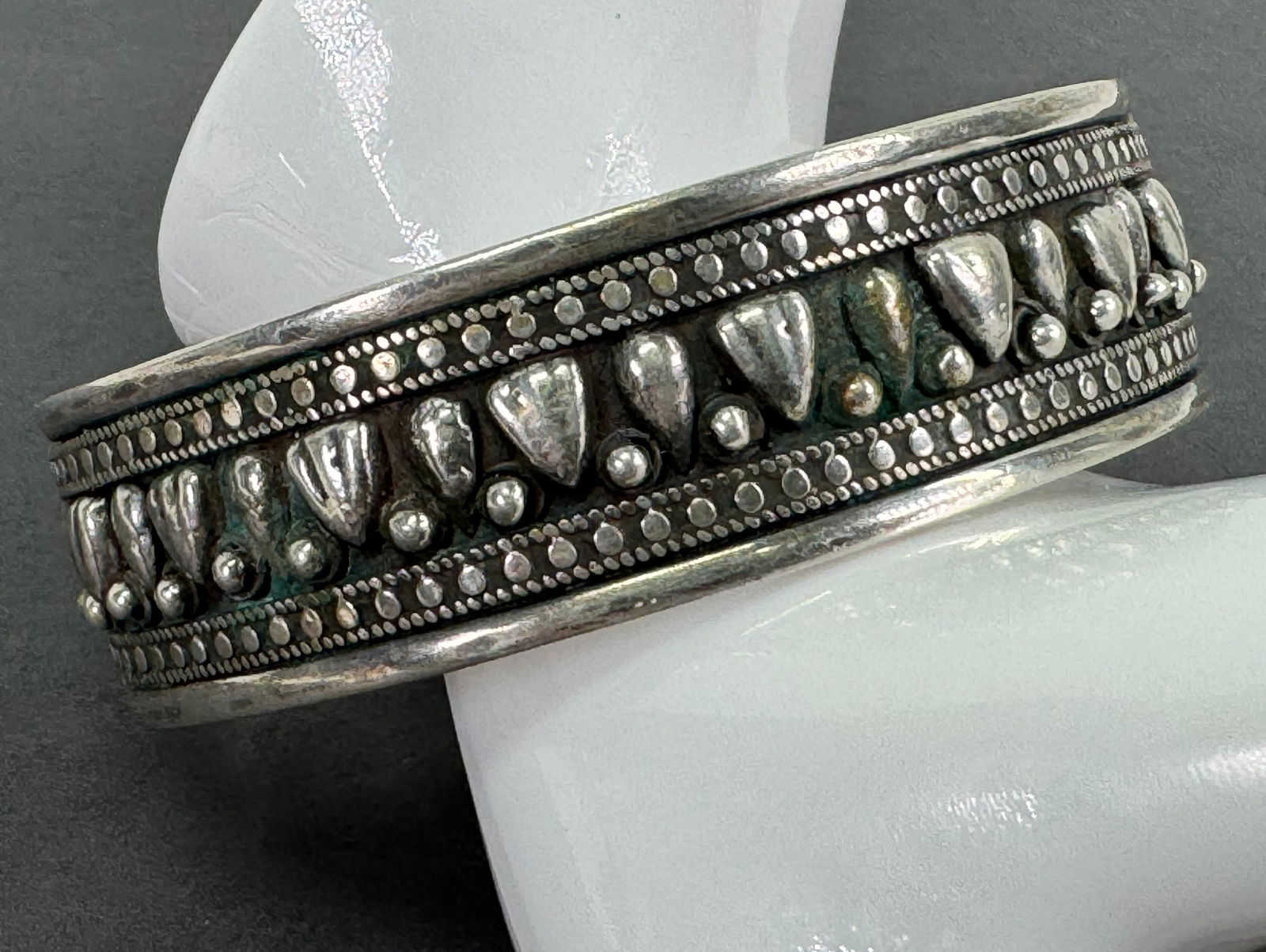 Vintage Egyptian 800 silver Bedouin Siwa bracelet. (1 of 14)