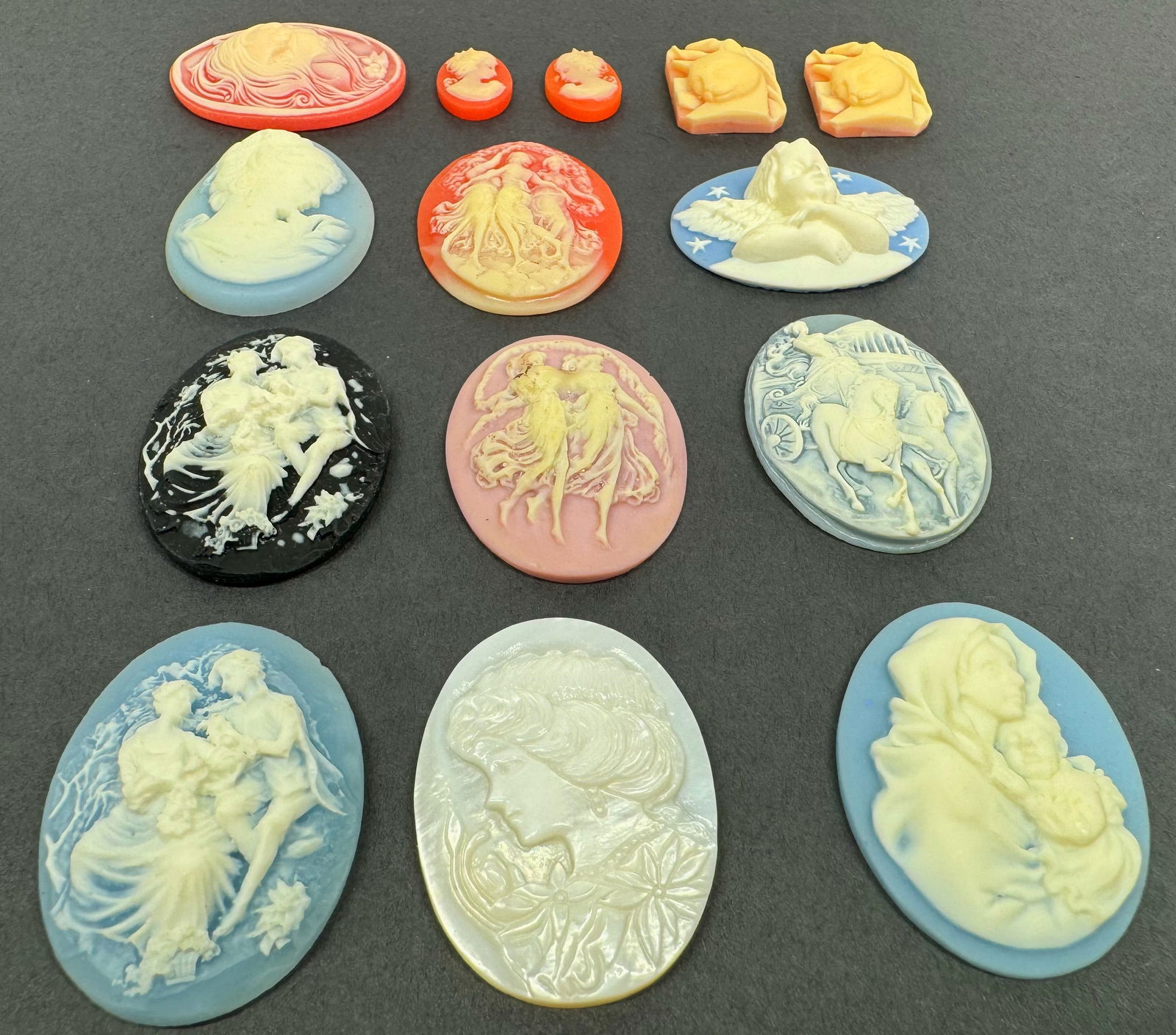 Vintage assorted plastic cameo cabs appliques beads for jewelry making. (1 of 10)