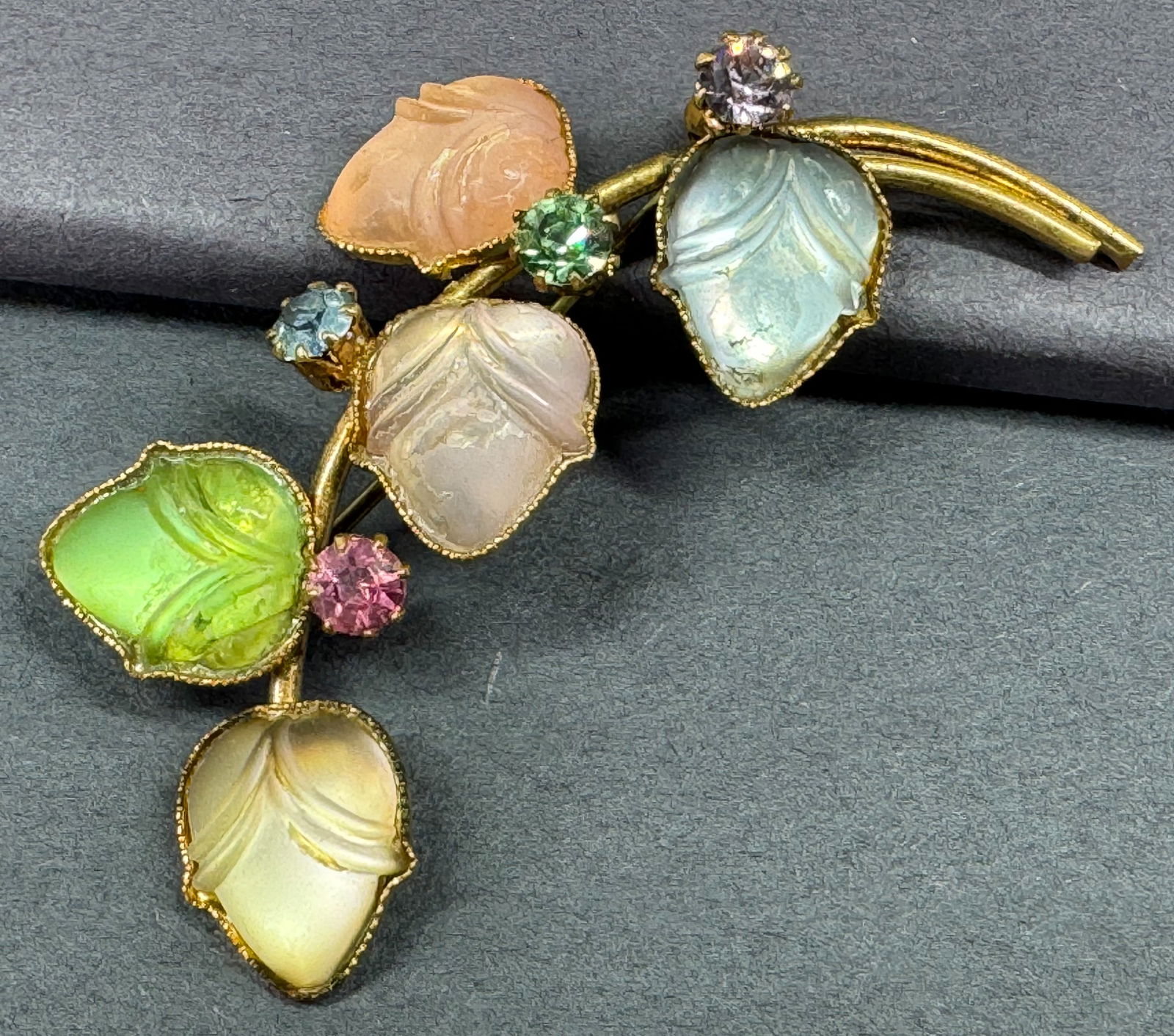 Vintage color vauxhall glass leaves and rhinestones branch goldtone metal pin brooch. (1 of 10)