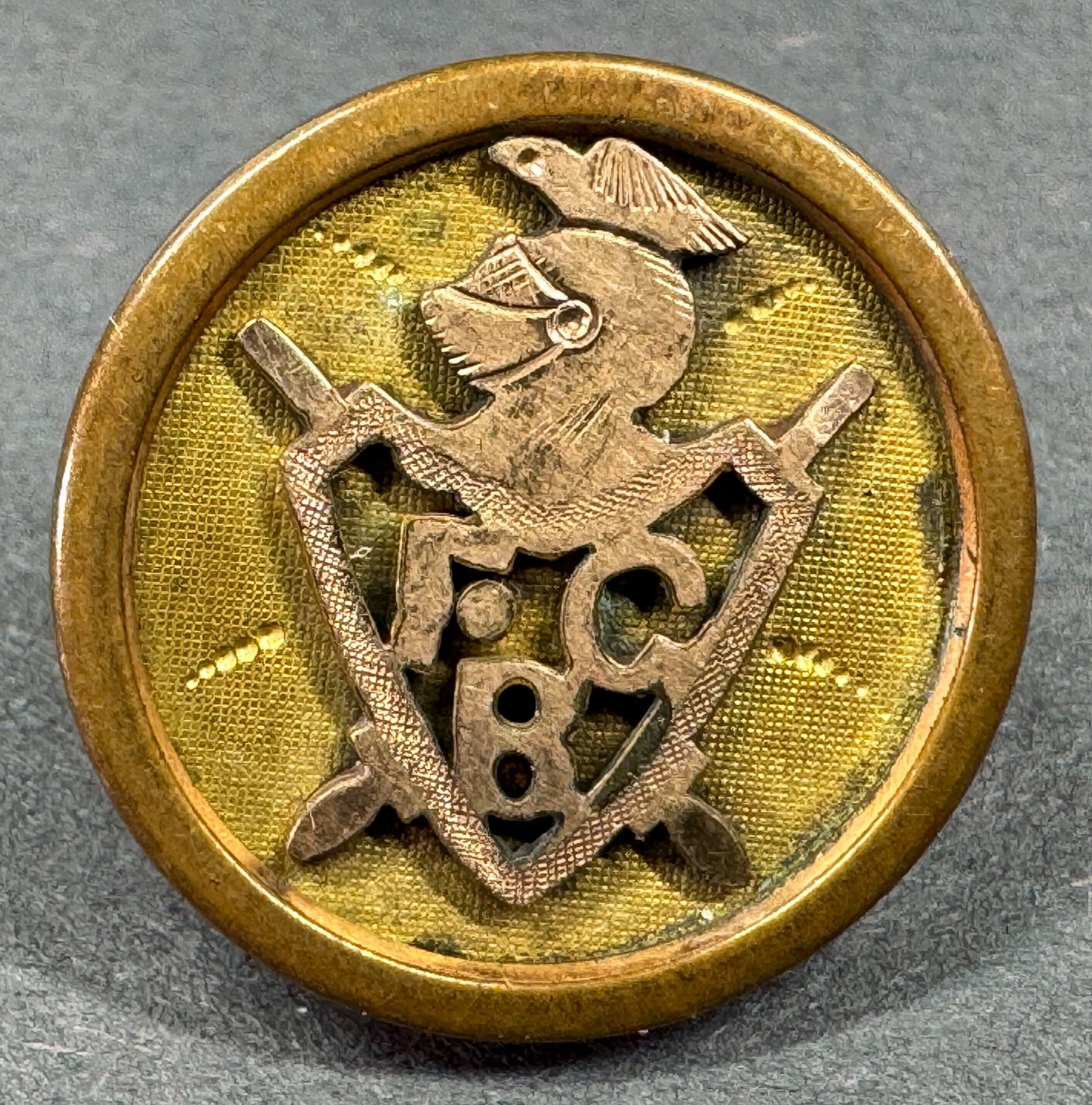 Antique Knights of Pythias Gold Filled FCB Lapel Button.: Antique Knights of Pythias Gold Filled FCB Lapel Button. Unmarked. For measures please refer to the pictures taken with a measuring tape. Weight: 5 Grams. This is a NO RESERVE AUCTION: there are no hi