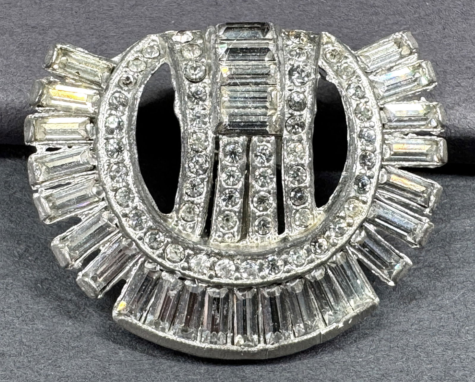 Antique art deco clear crystals pot metal clip brooch. (1 of 6)