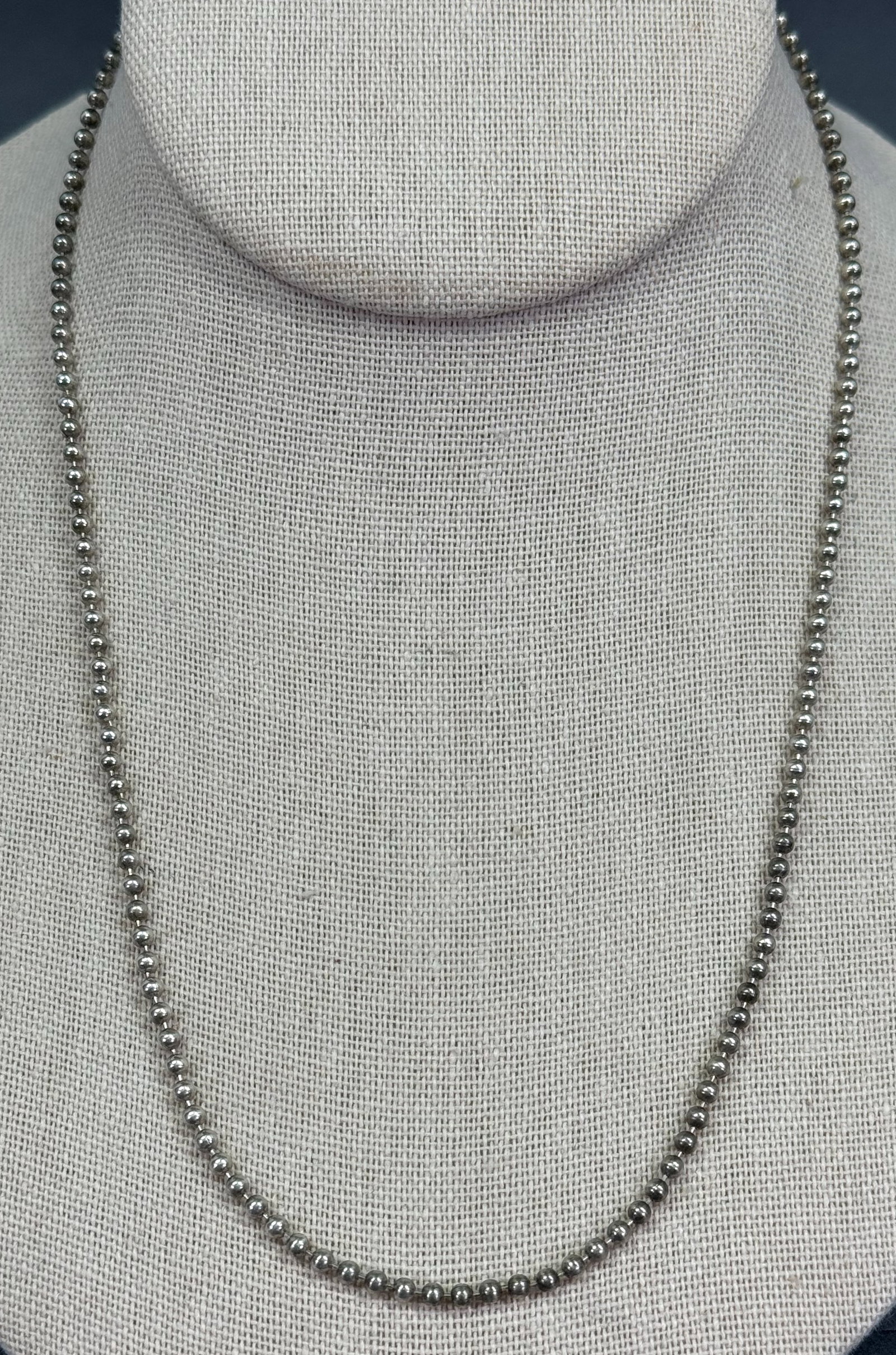 Vintage National Chain Co sterling silver ball chain necklace: Vintage National Chain Co sterling silver ball chain necklace. 18 Inches long. Marked N/C 925. For measures please refer to the pictures taken with a measuring tape. Weight: 8.25 Grams. This is a NO R