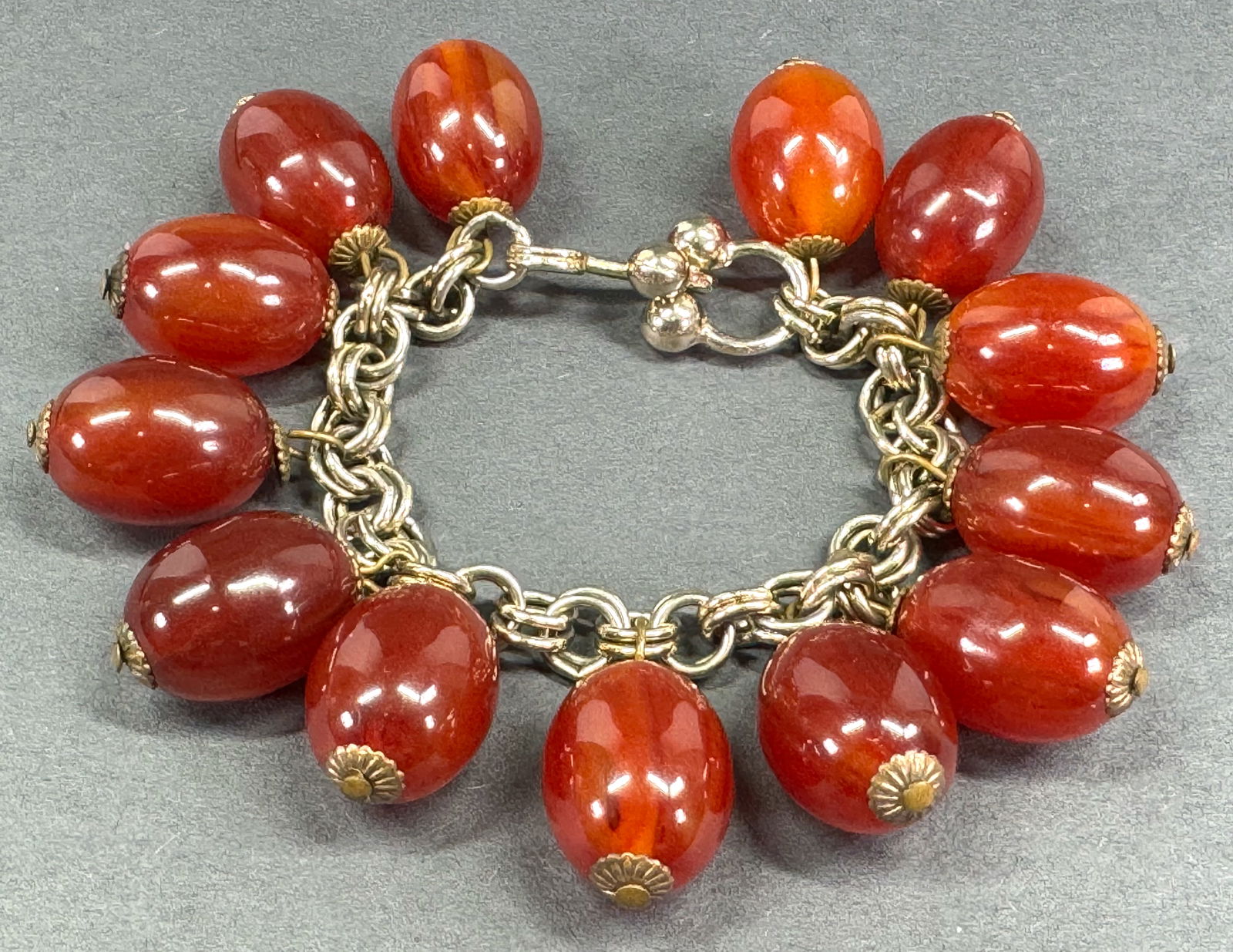 Vintage brownish bakelite beads dangle goldtone metal chain bracelet. (1 of 8)