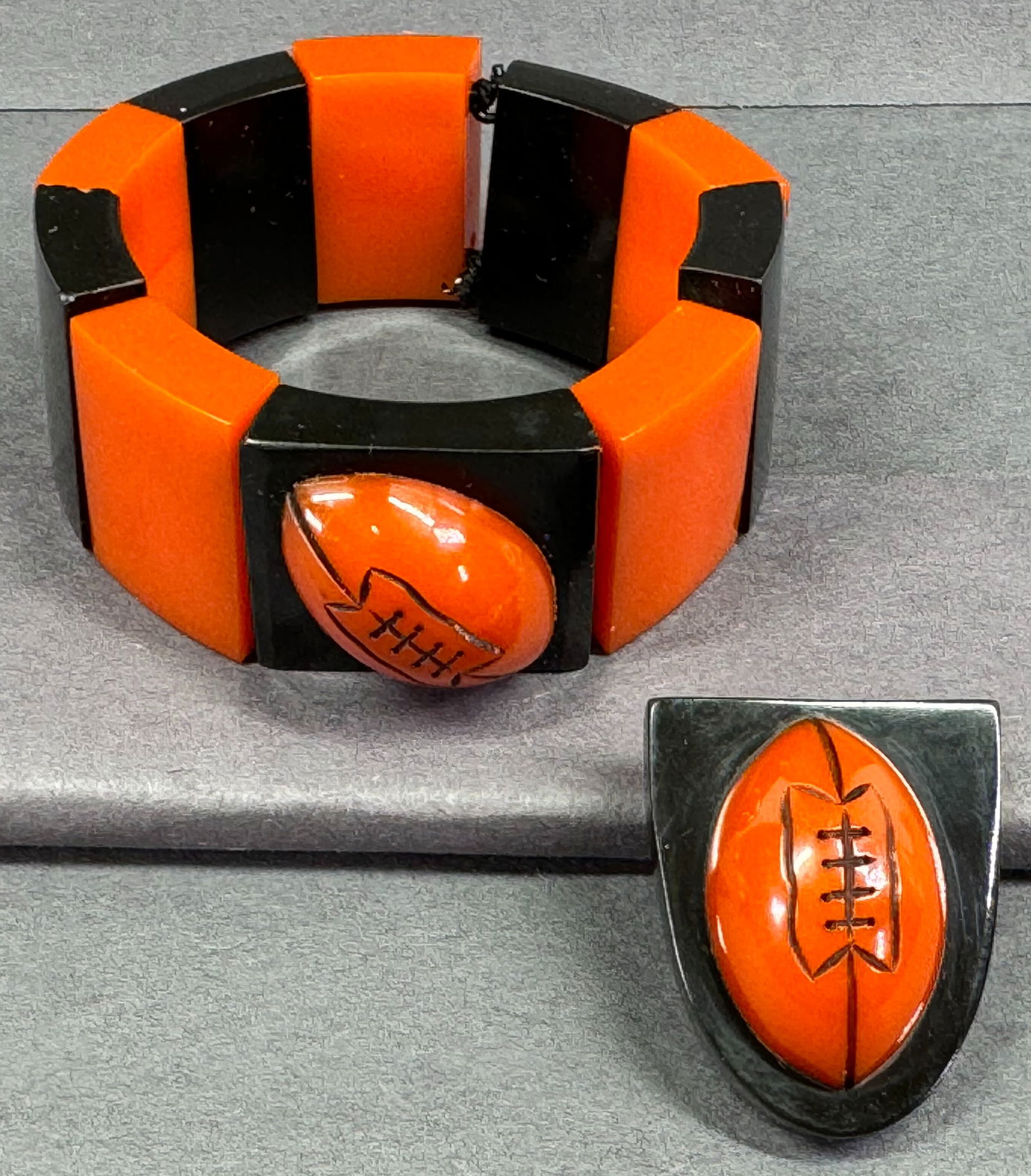 Vintage brownish orange & black bakelite football ball panel stretch bracelet and clip brooch. (1 of 18)