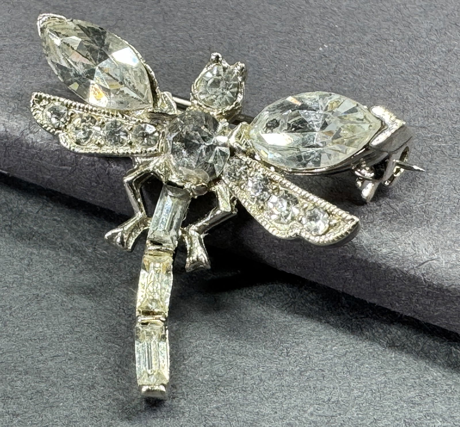 Vintage clear crystals silvertone metal dragonfly small  pin brooch. (1 of 6)
