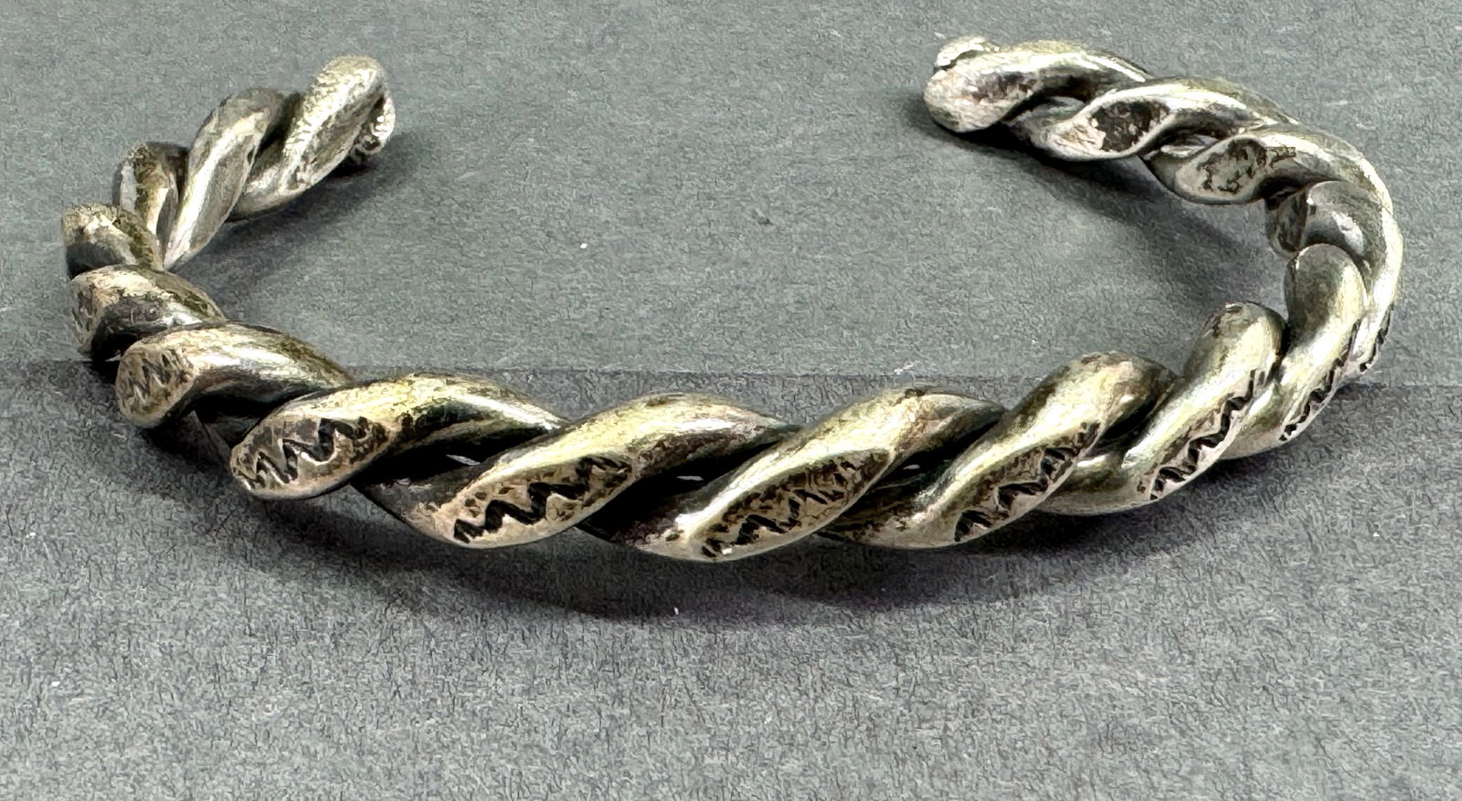 Vintage native american stamped snakes twisted sterling silver cuff bracelet. (1 of 14)