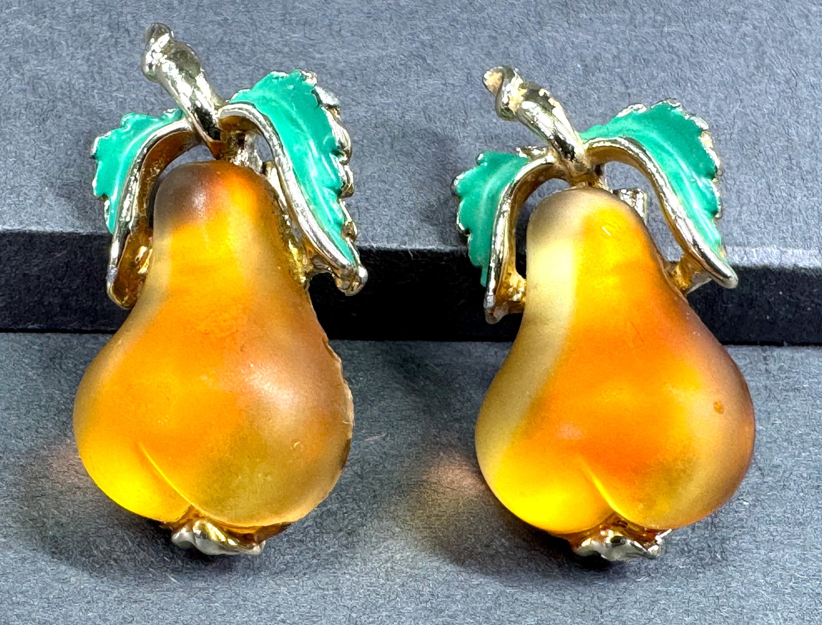 Vintage forbidden fruit vauxhall frozen glass enamel leaves goldtone metal pear pin brooches. (1 of 6)