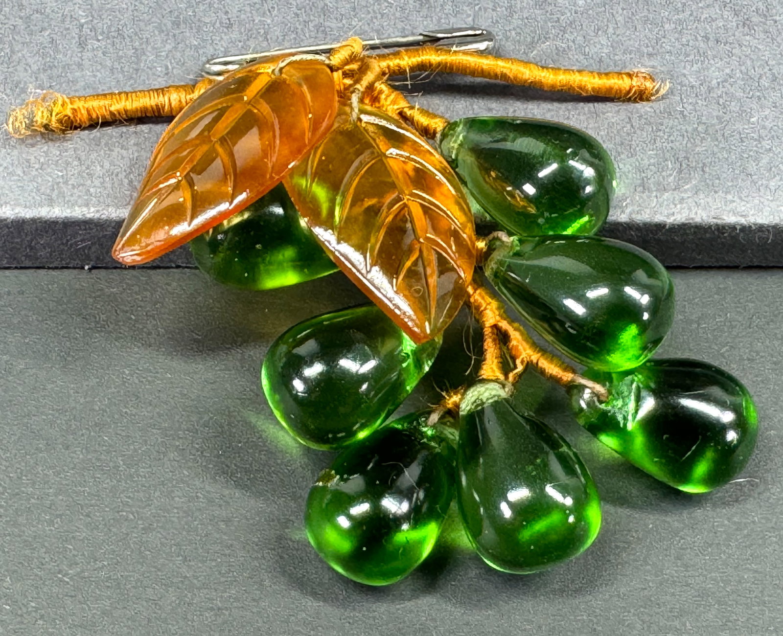 Vintage MCM glass grape cluster pin brooch. (1 of 8)