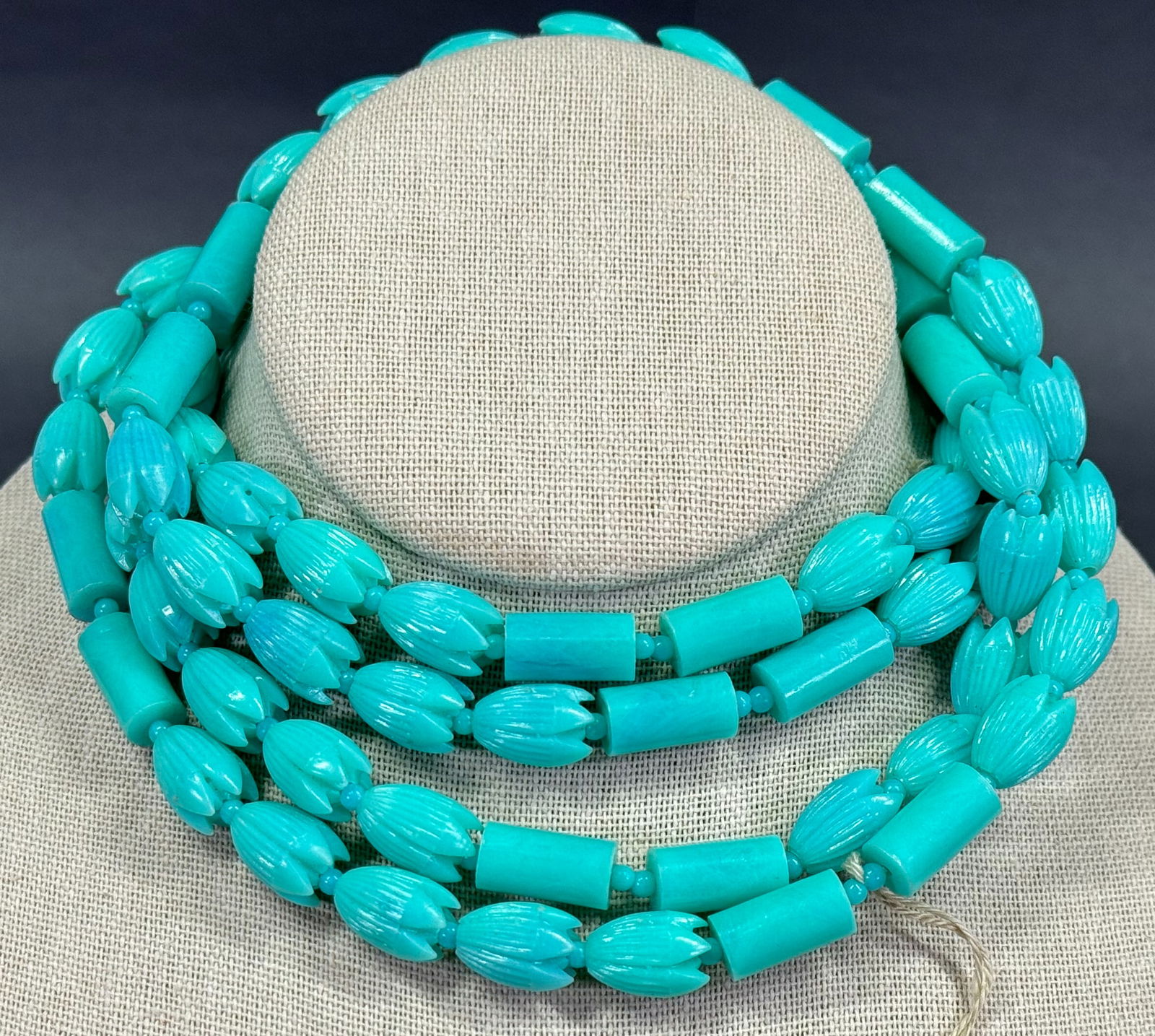Vintage flapper style tulips & barrels beads turquoise plastic necklace. (1 of 12)