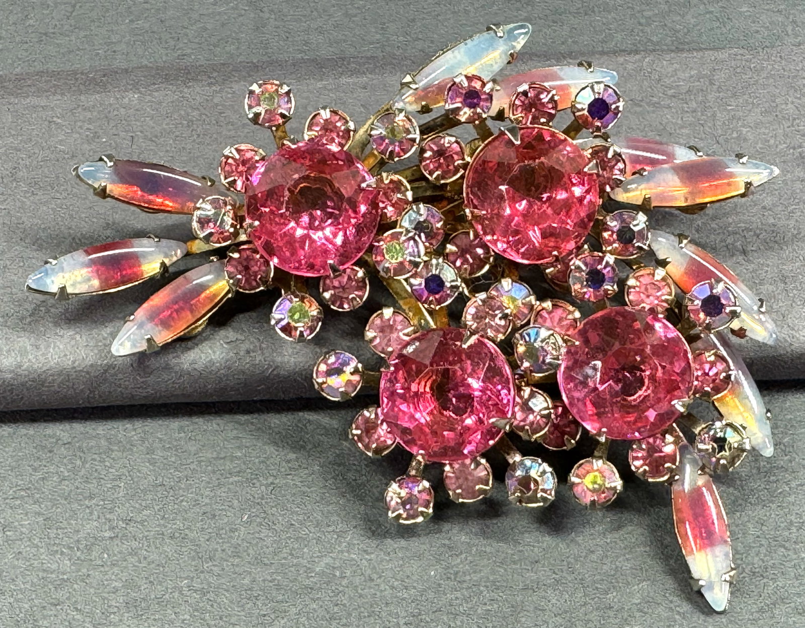 Vintage AB, pink crystals and striped cabs goldtone metal flowers bouquet pin brooch.: Vintage AB, pink crystals and striped cabs goldtone metal flowers bouquet pin brooch. Unmarked. For measures please refer to the pictures taken with a measuring tape. Weight: 20 Grams. This is a NO RE