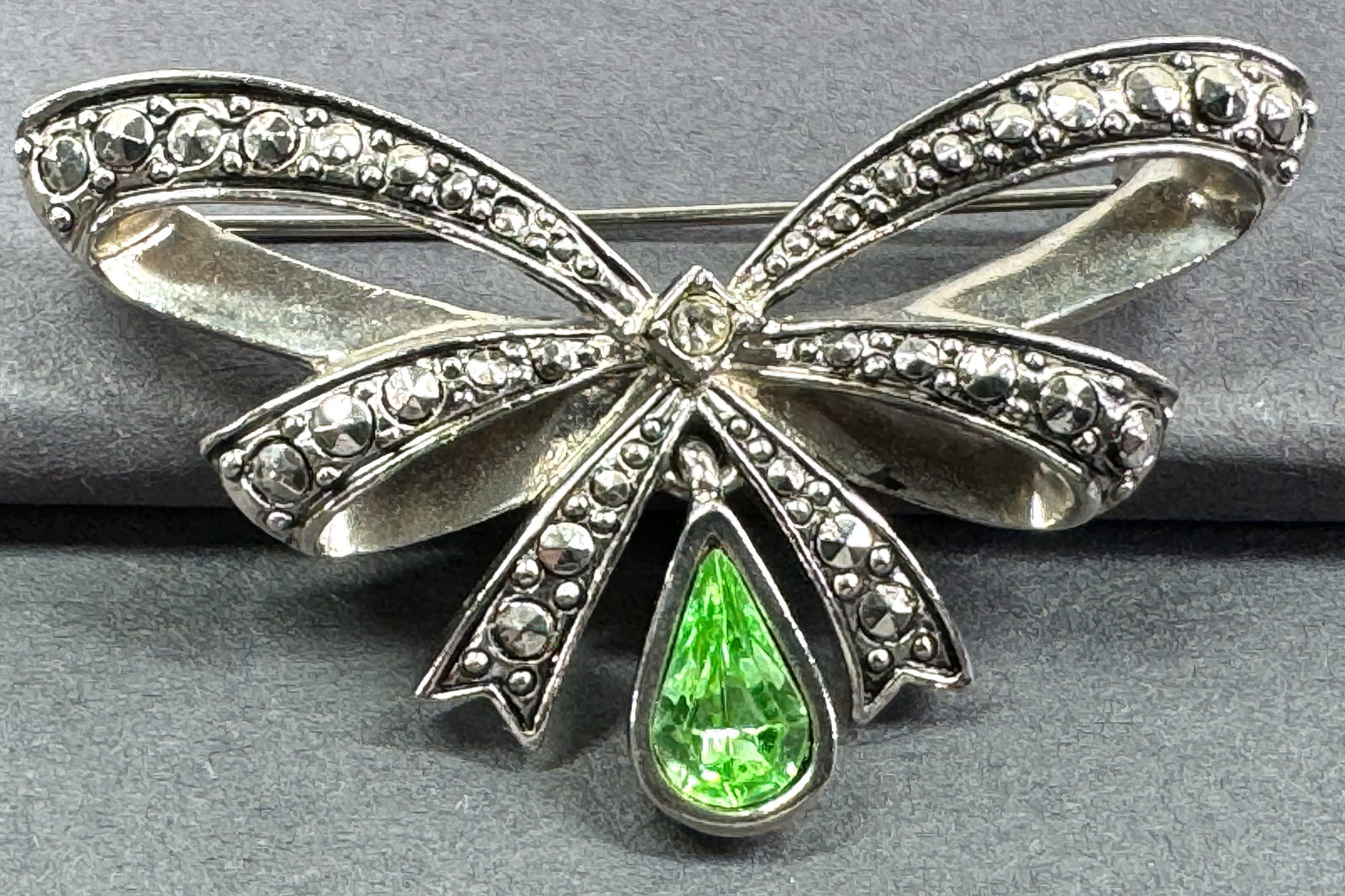 Vintage Avon rhinestone & marcasites silvertone ribbons in bow green crystal drop pin brooch (1 of 7)