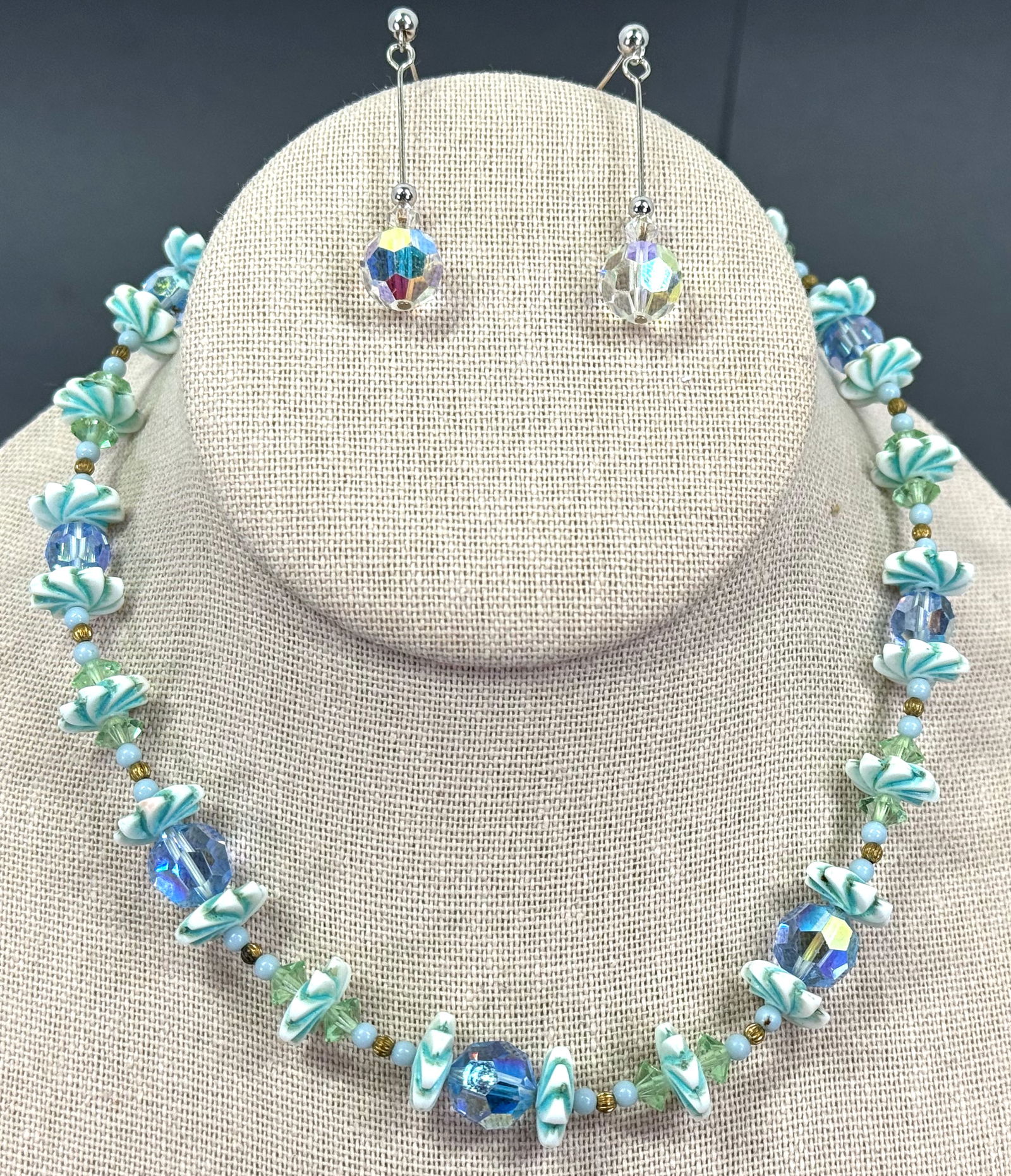 Vintage sky blue crystals, plastic flowers collar necklace & clear crystal stud earrings. (1 of 10)