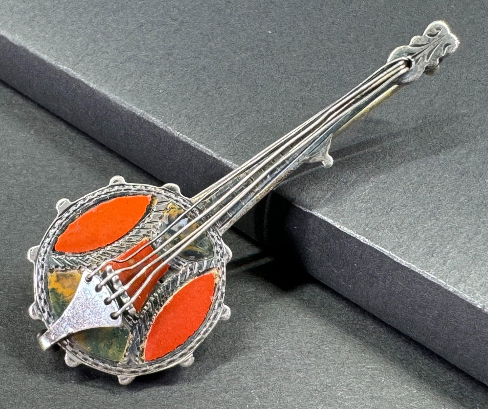 Antique Victorian English Adie & Lovekin Ltd 1892 carnelian sterling silver banjo pin brooch: Antique Victorian English Adie & Lovekin Ltd Birmingham 1892 carnelian & other stone inlaid sterling silver banjo pin brooch. Marked with Adie & Lovekin Ltd, SterlingBirmingham 1892 hallmarks For meas