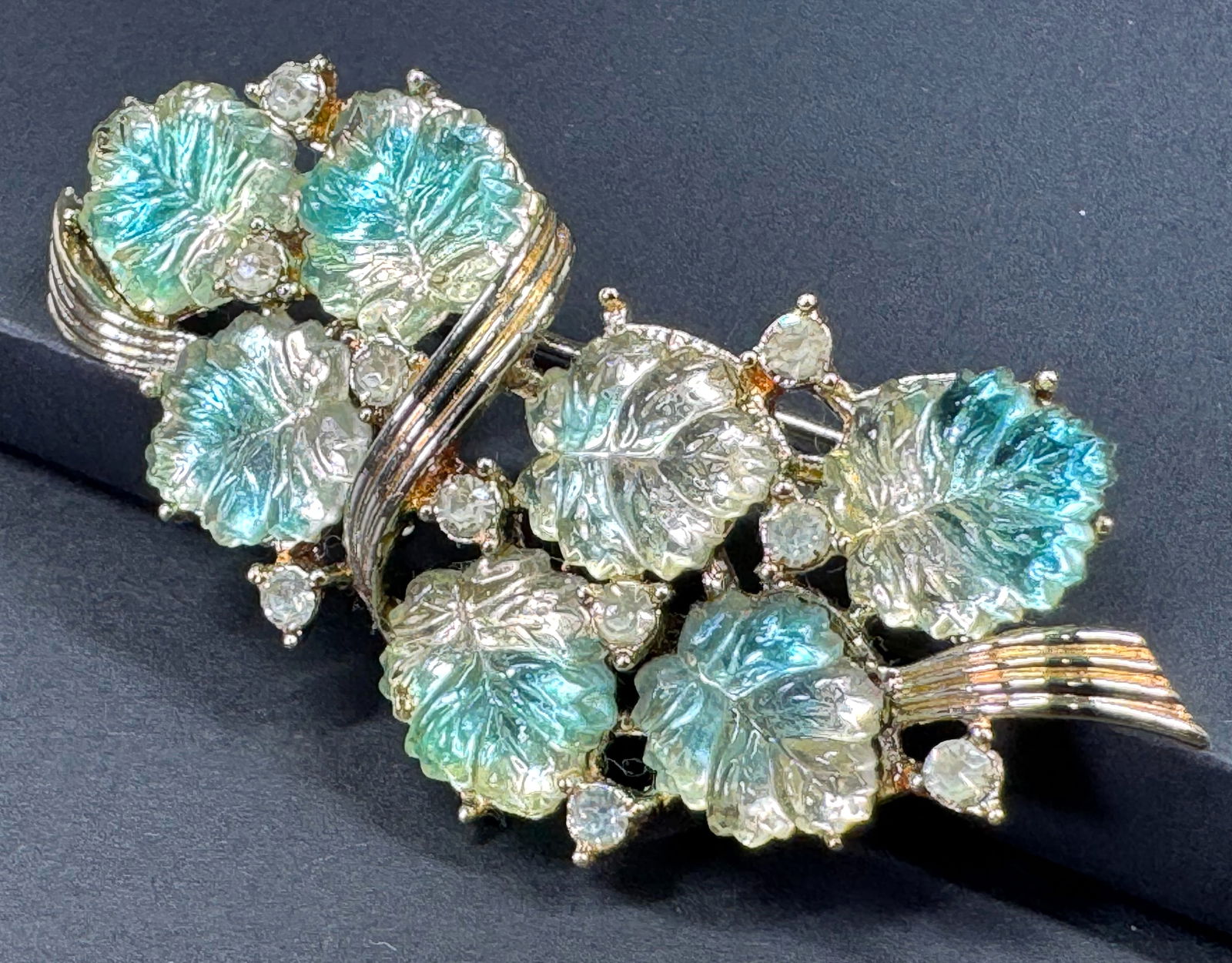 Vintage Coro Pegasus aqua clear molded glass leaves & clear rhinestones goldtone metal pin brooch. (1 of 8)